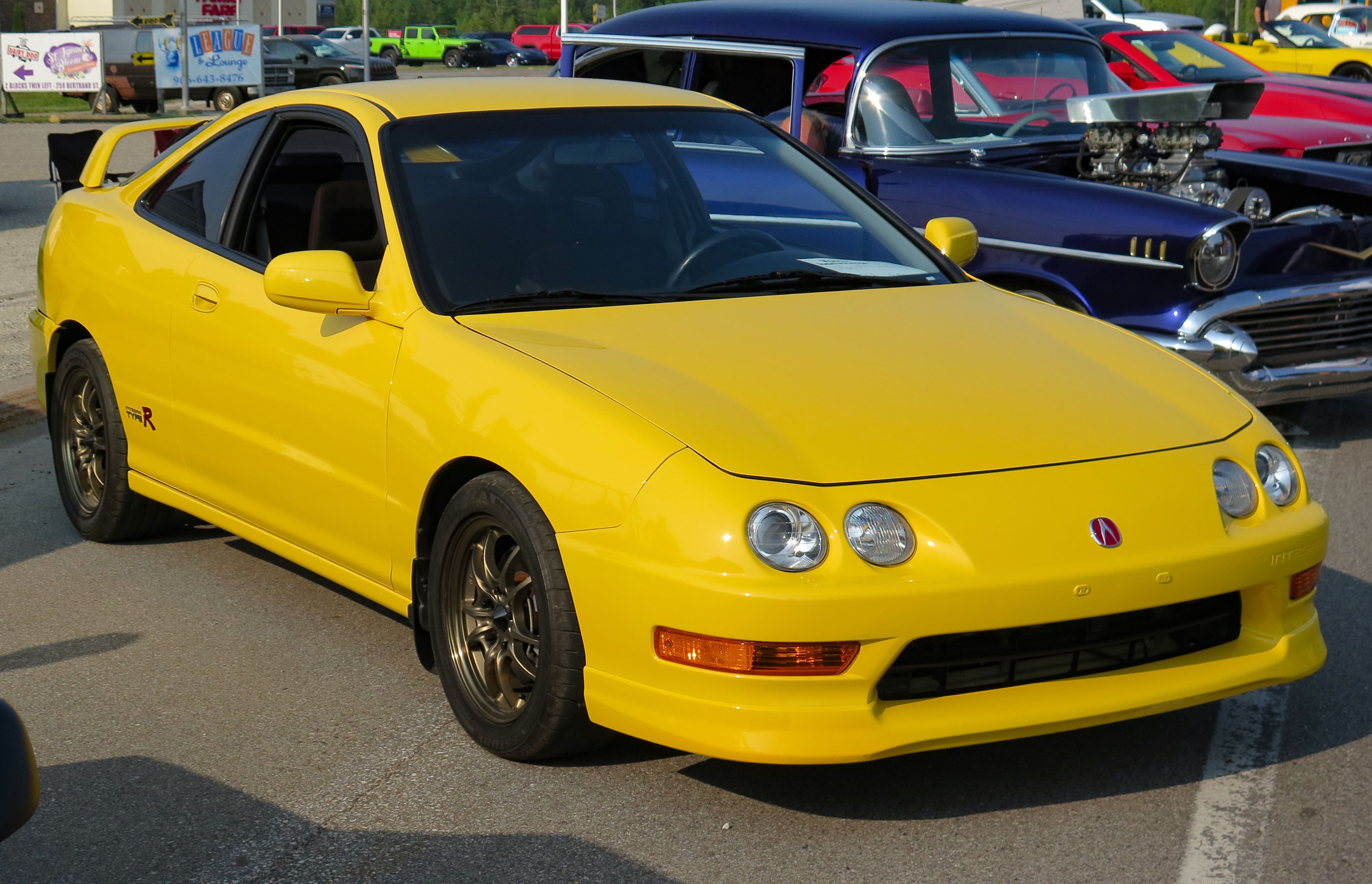 2001 Acura Integra Type R, front three-quarter view