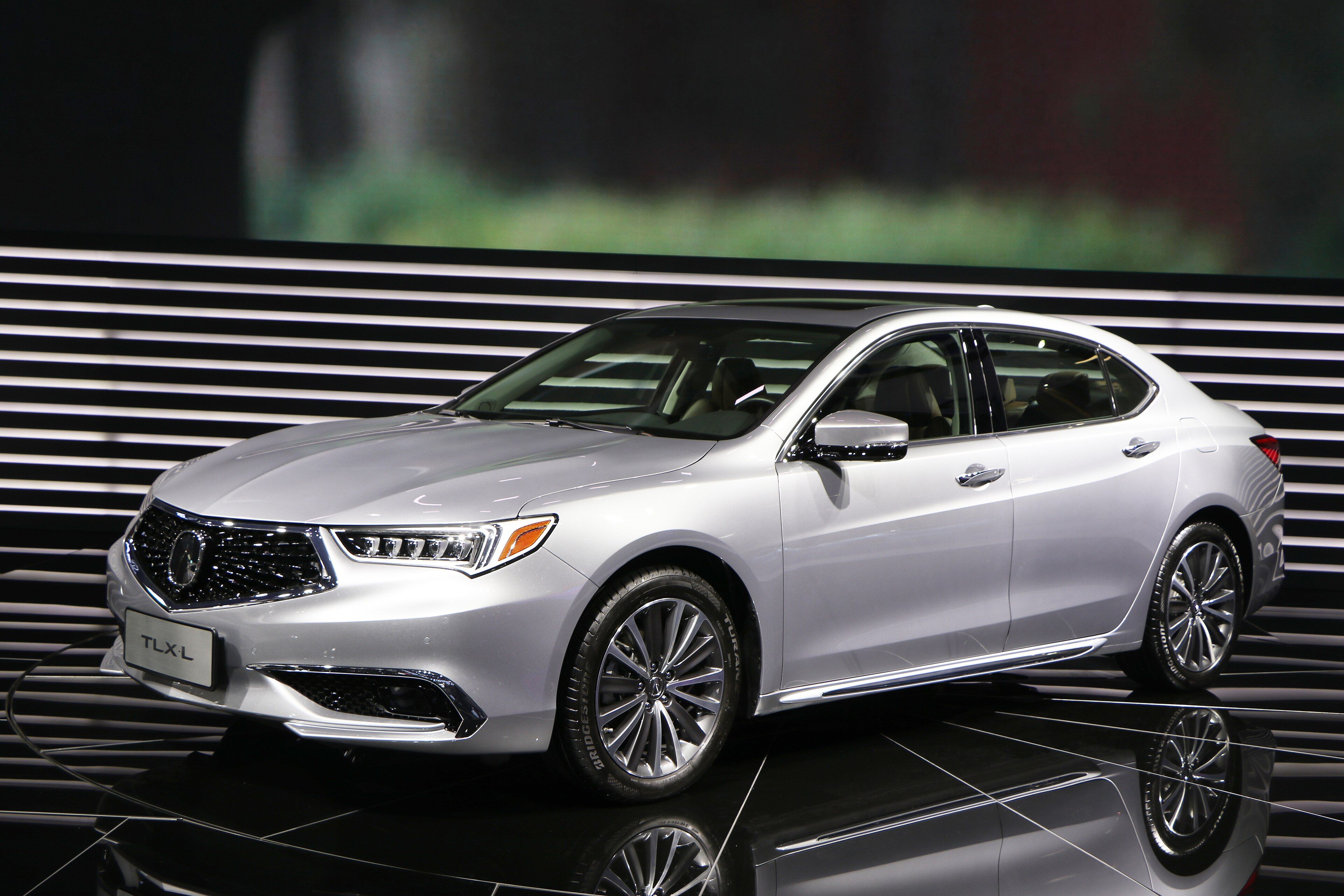 2017 Acura TLX, exterior view