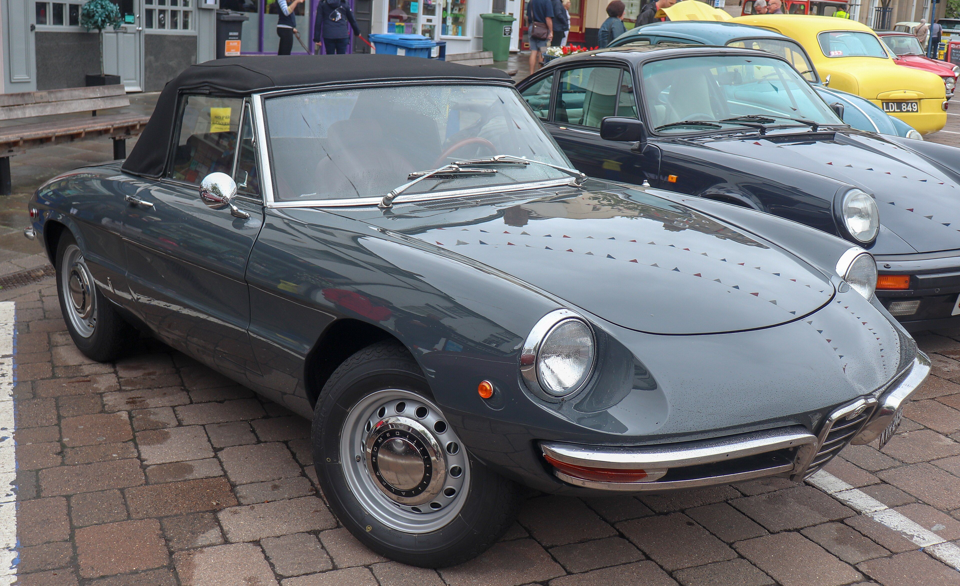 1969 Alfa Romeo Spider Series 1 1.8, front three-quarter view