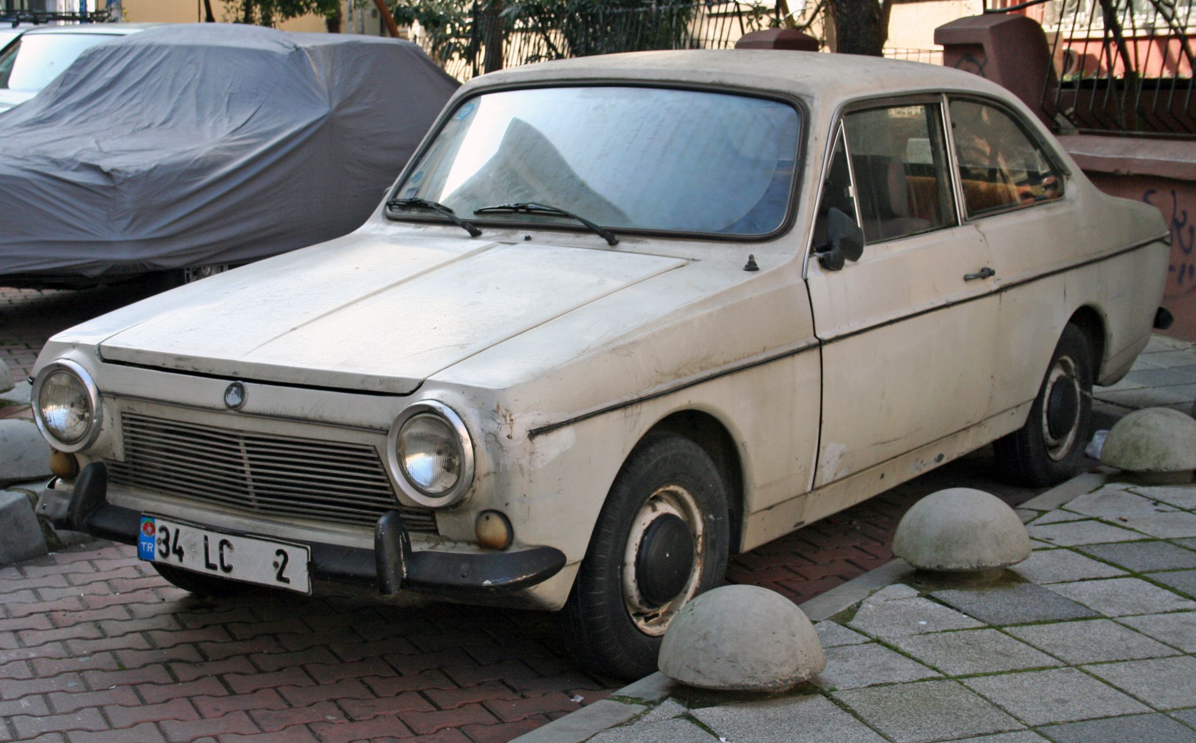 Light grey Anadol A1 two-door coupé, front three-quarter view