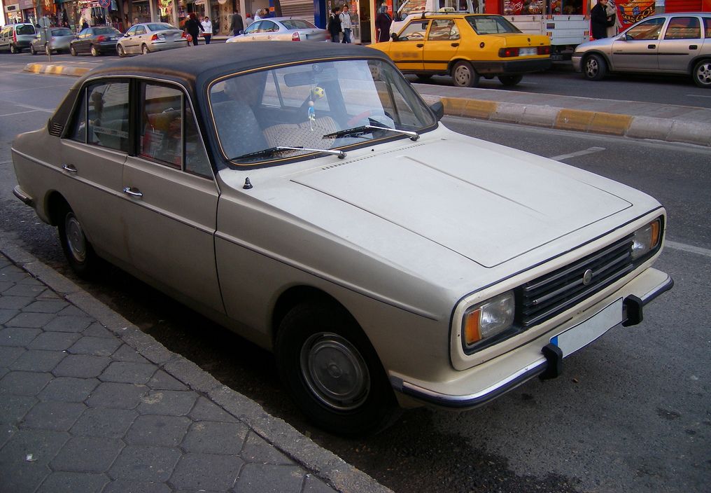 Cream Anadol A2 SL four-door sedan, front three-quarter view