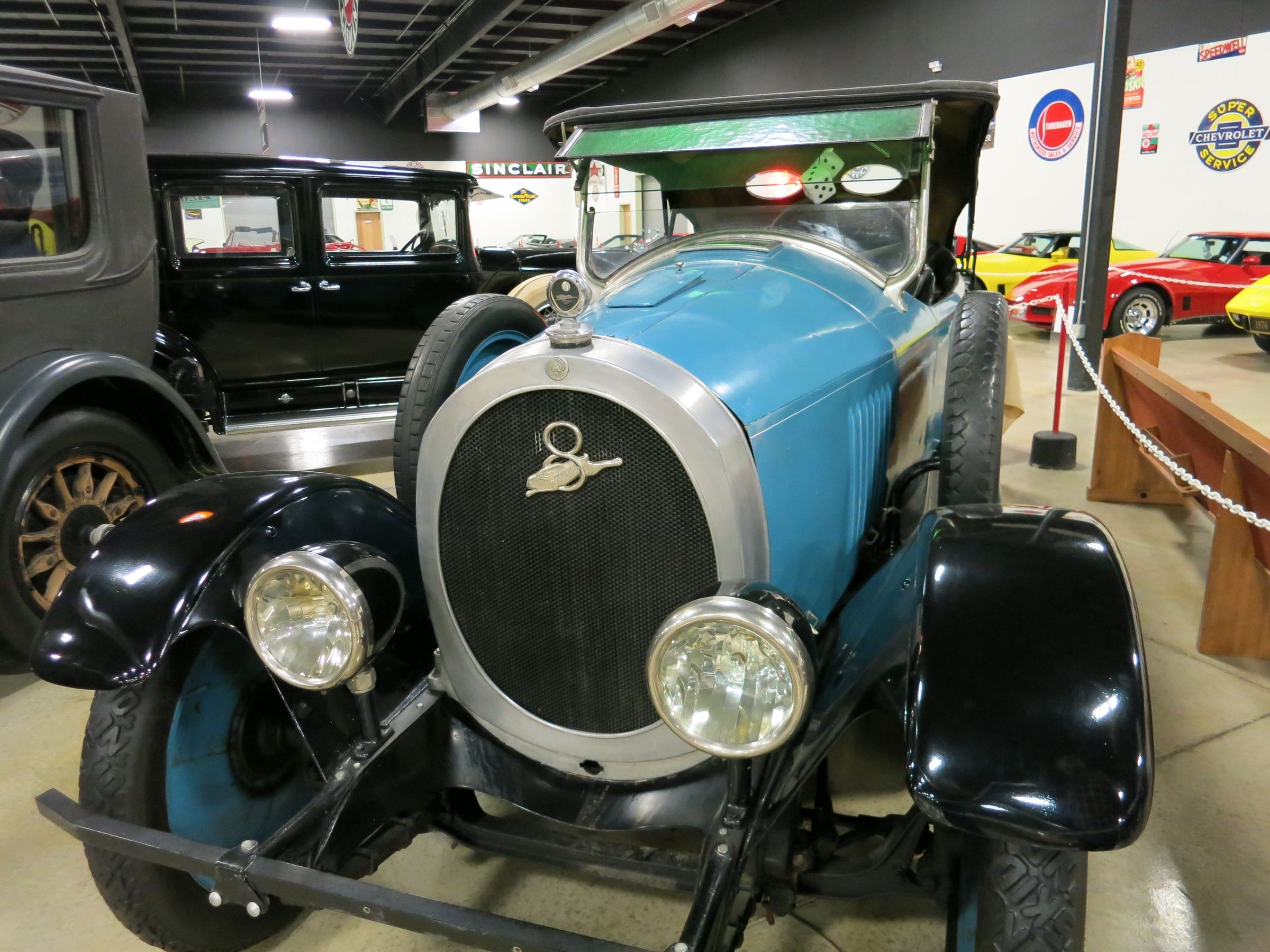 Blue 1920 Apperson Jack Rabbit V-8, front view showing the rabbit-and-8 radiator emblem