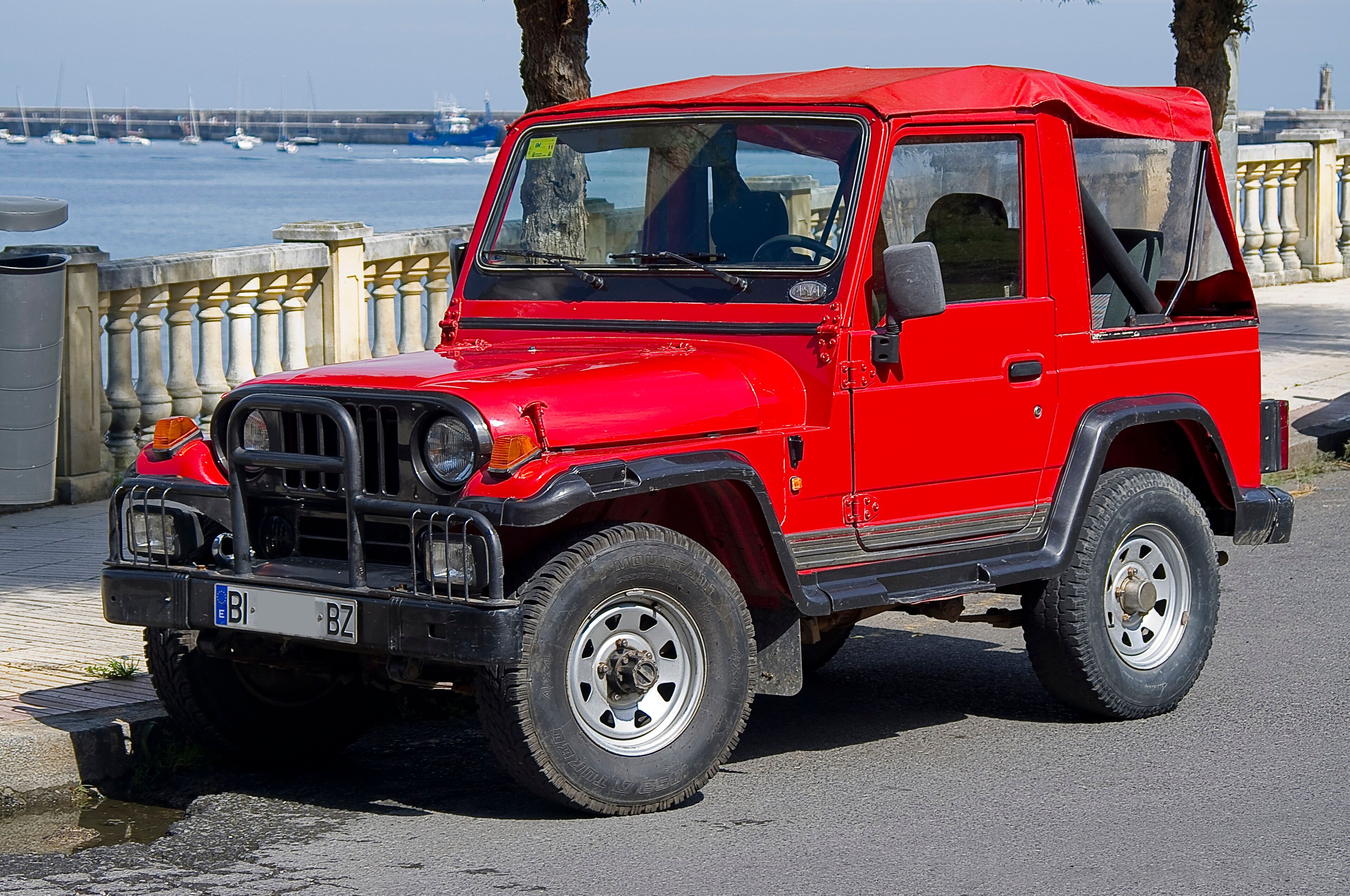 1996 Asia Rocsta compact 4x4, front three-quarter view