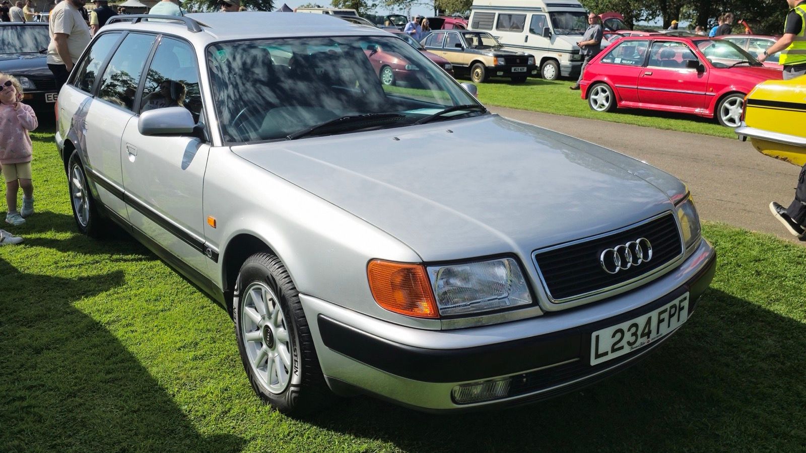 1994 Audi 100 SE (C4) saloon, front three-quarter view