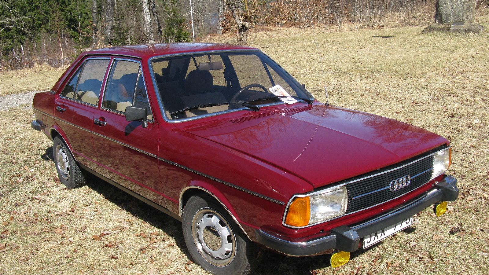 1977 Audi 80 GLS (B1) saloon, front three-quarter view