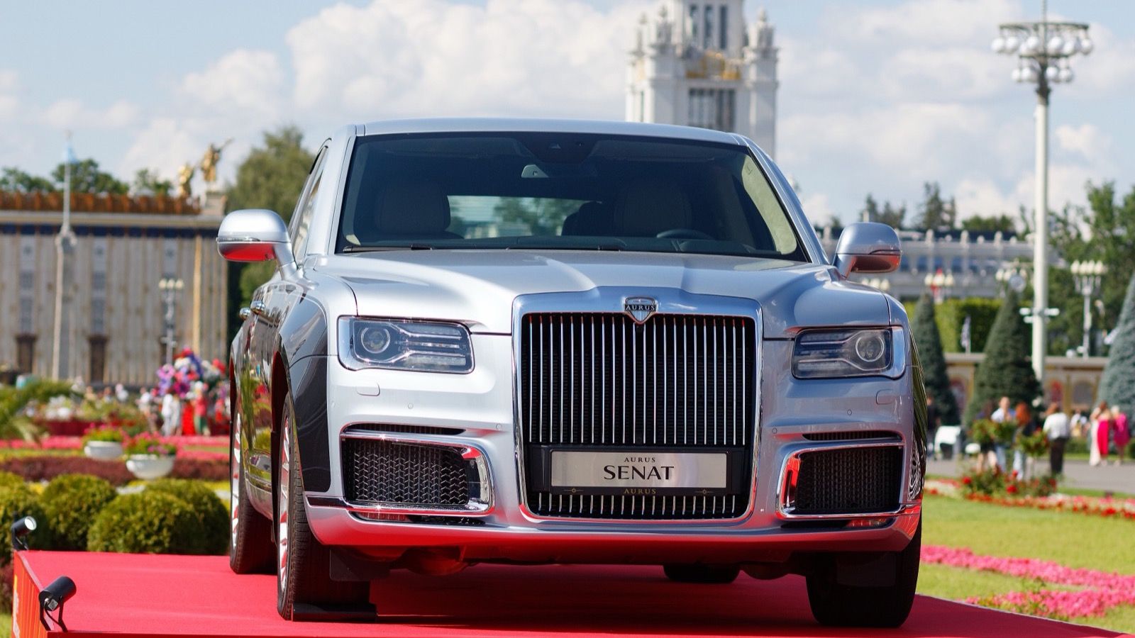 Silver Aurus Senat sedan, front view, on display at a Moscow show