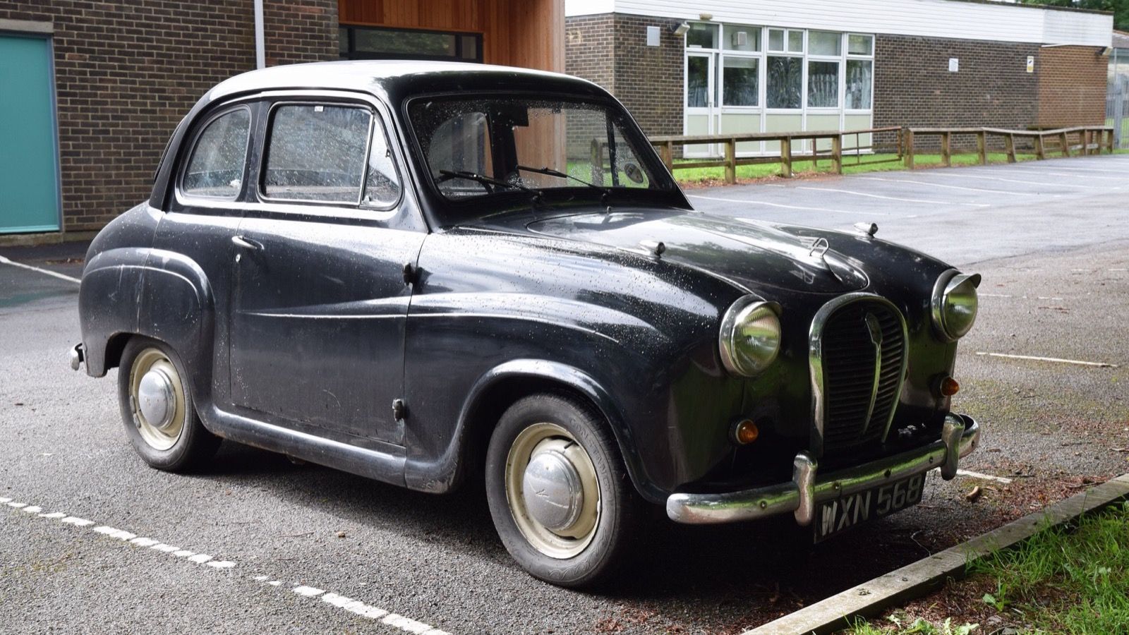 1959 Austin A35 saloon, front three-quarter view