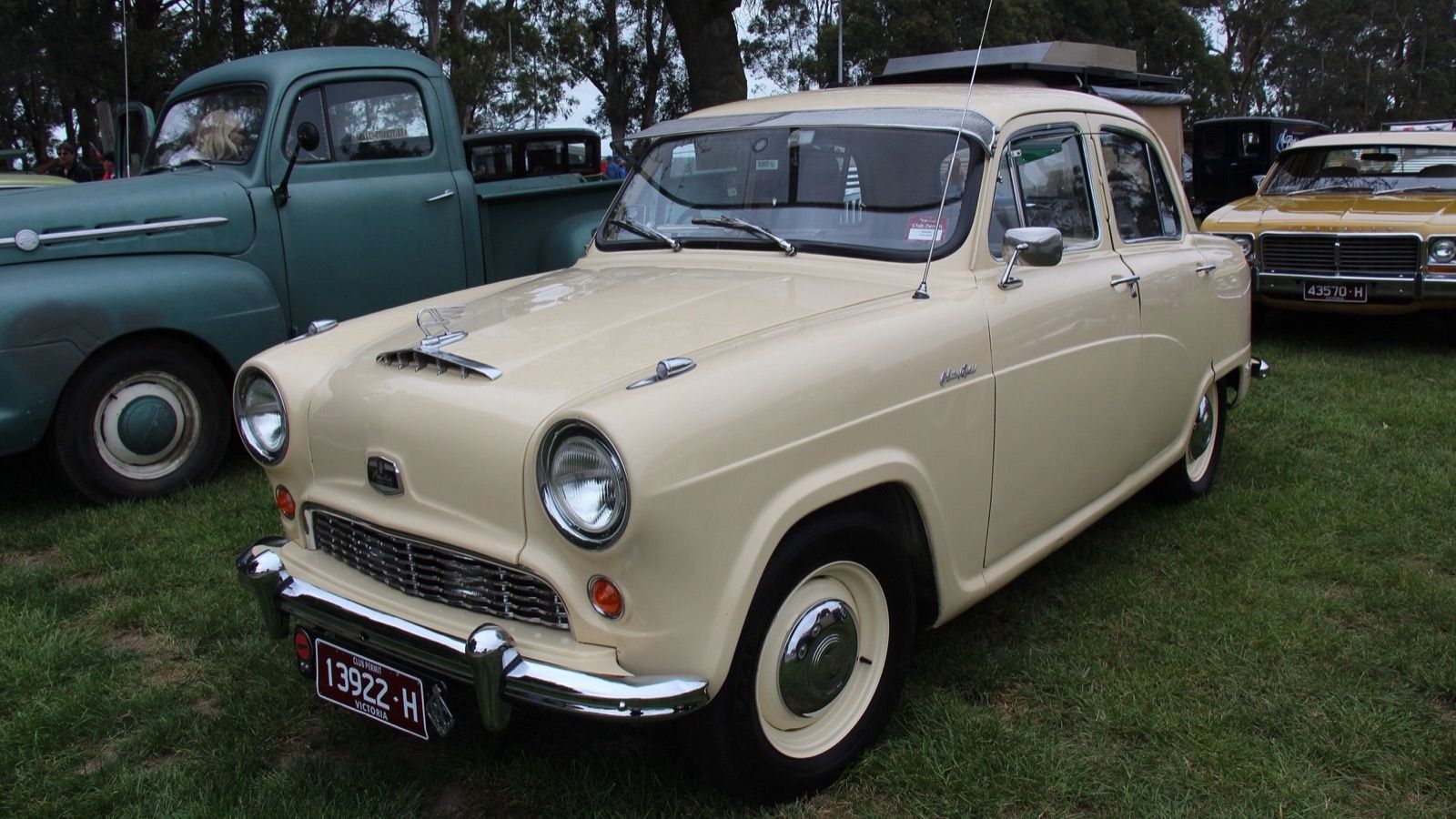 1954 Austin A50 Cambridge saloon, front three-quarter view