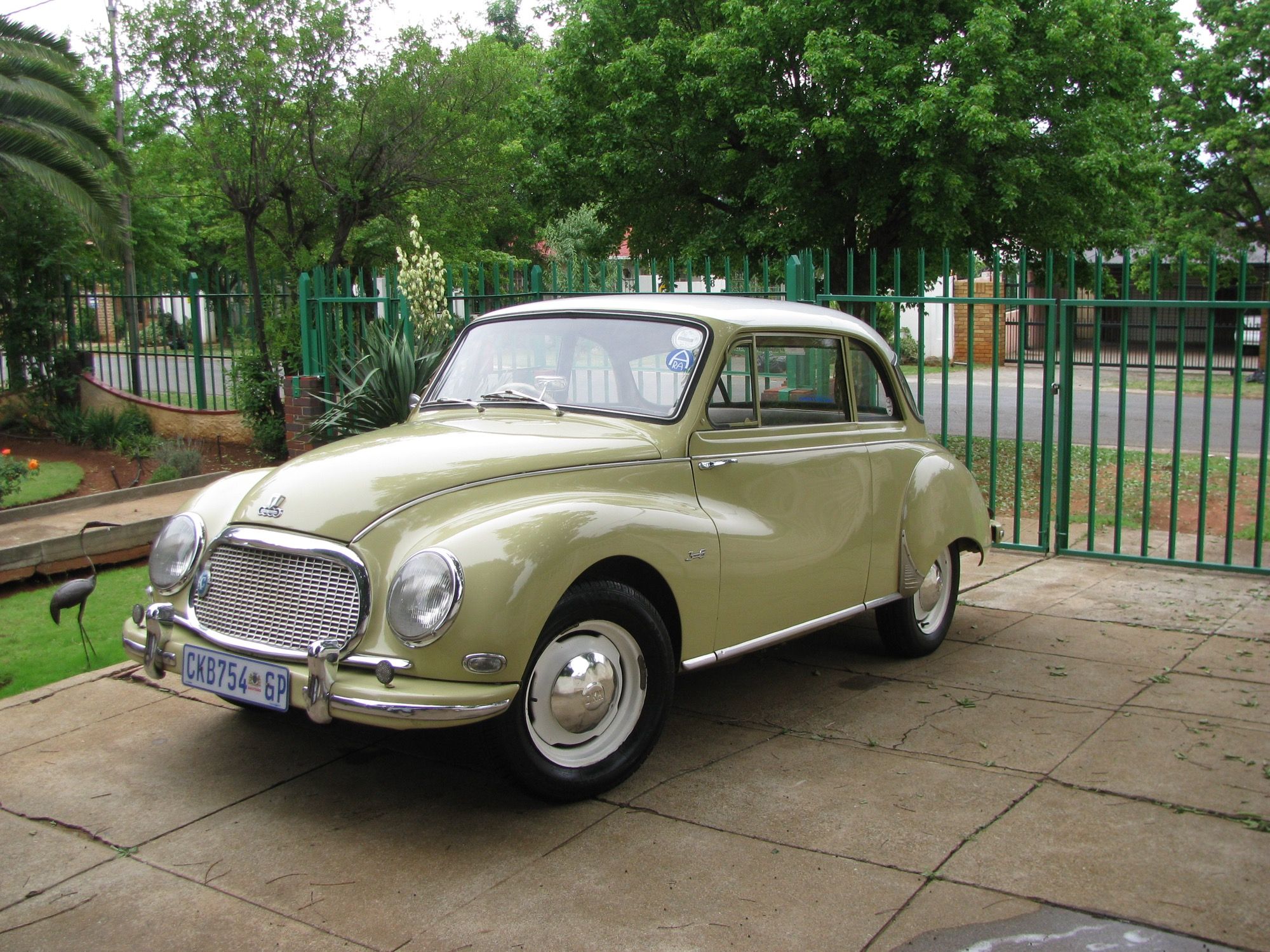 Cream 1957 DKW 3=6 (F93) Sonderklasse sedan, front three-quarter view