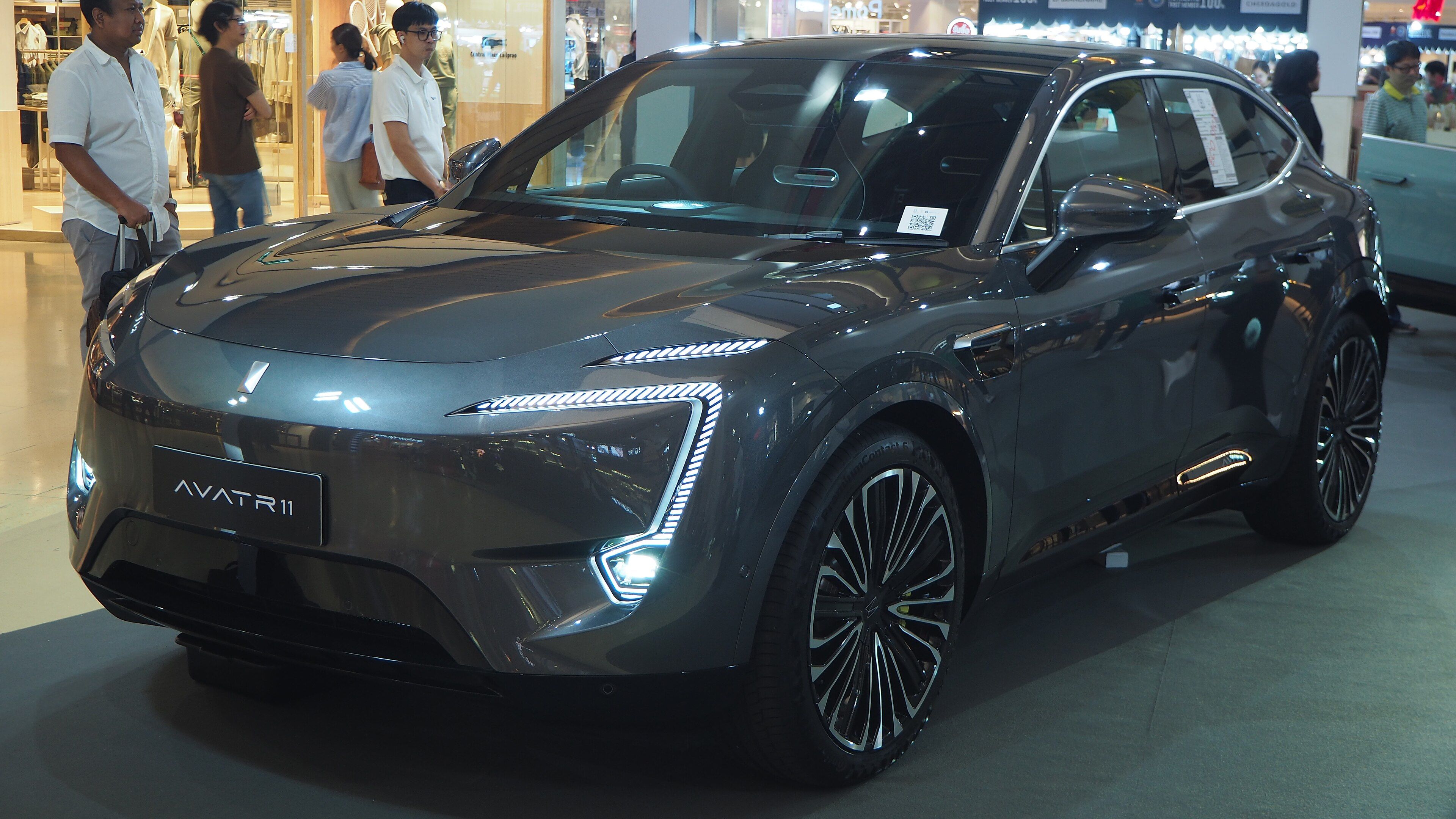 Grey 2024 Avatr 11 Long Range, front three-quarter view