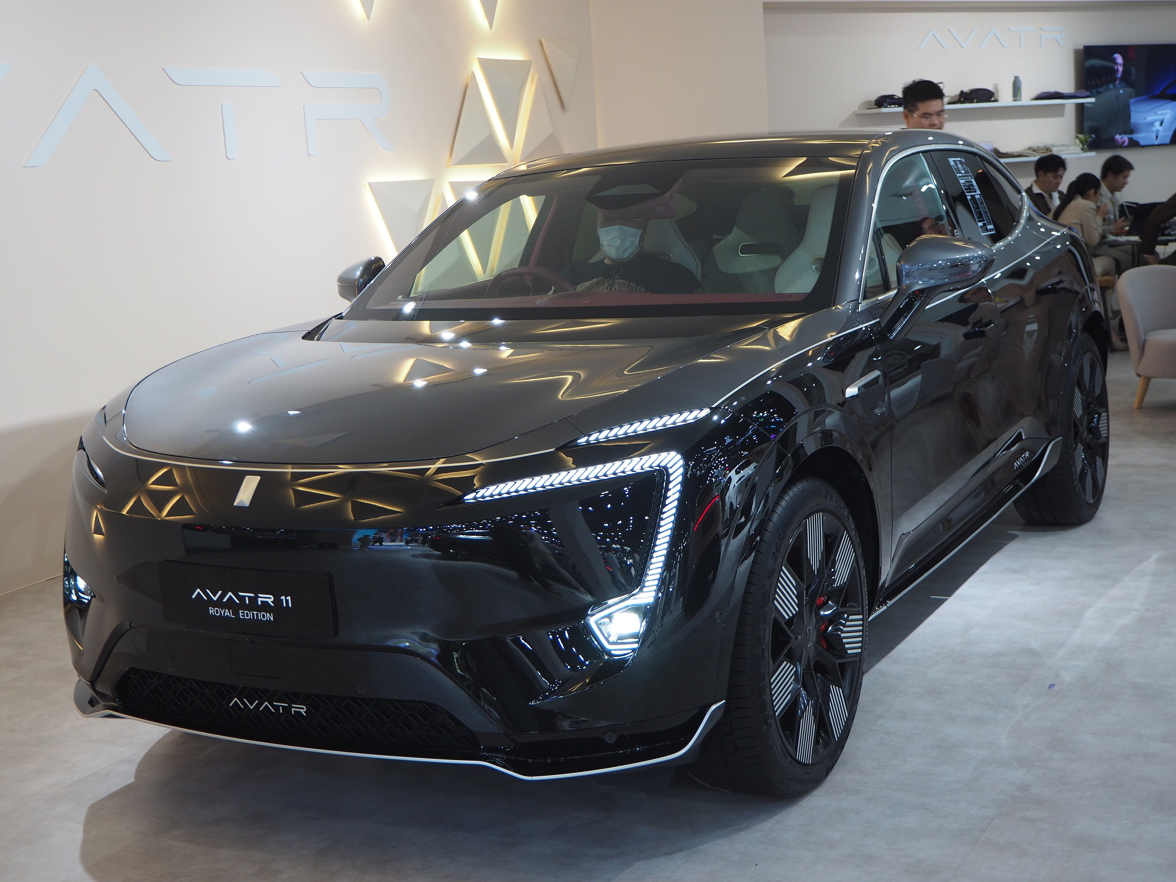Black 2025 Avatr 11 Royal Edition AWD, front three-quarter view