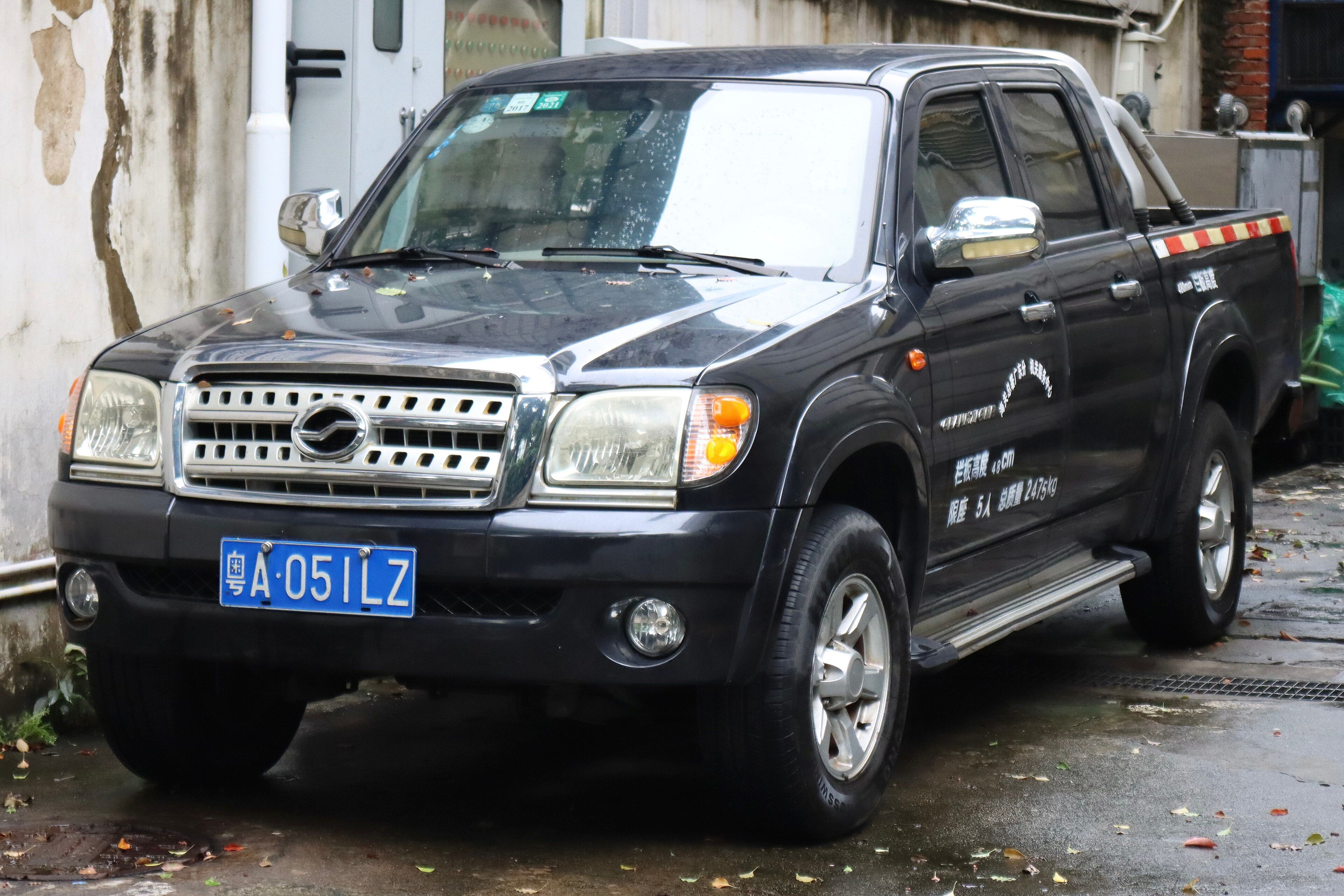 Black ZX Auto (Zhongxing) Grand Tiger double-cab pickup, front three-quarter view
