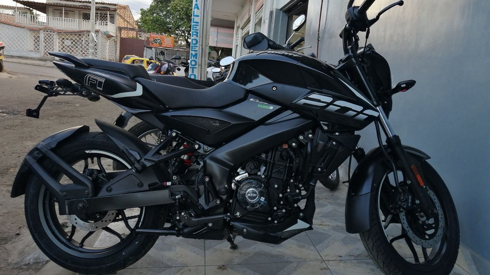 Bajaj Pulsar NS200 naked sport motorcycle, front three-quarter view