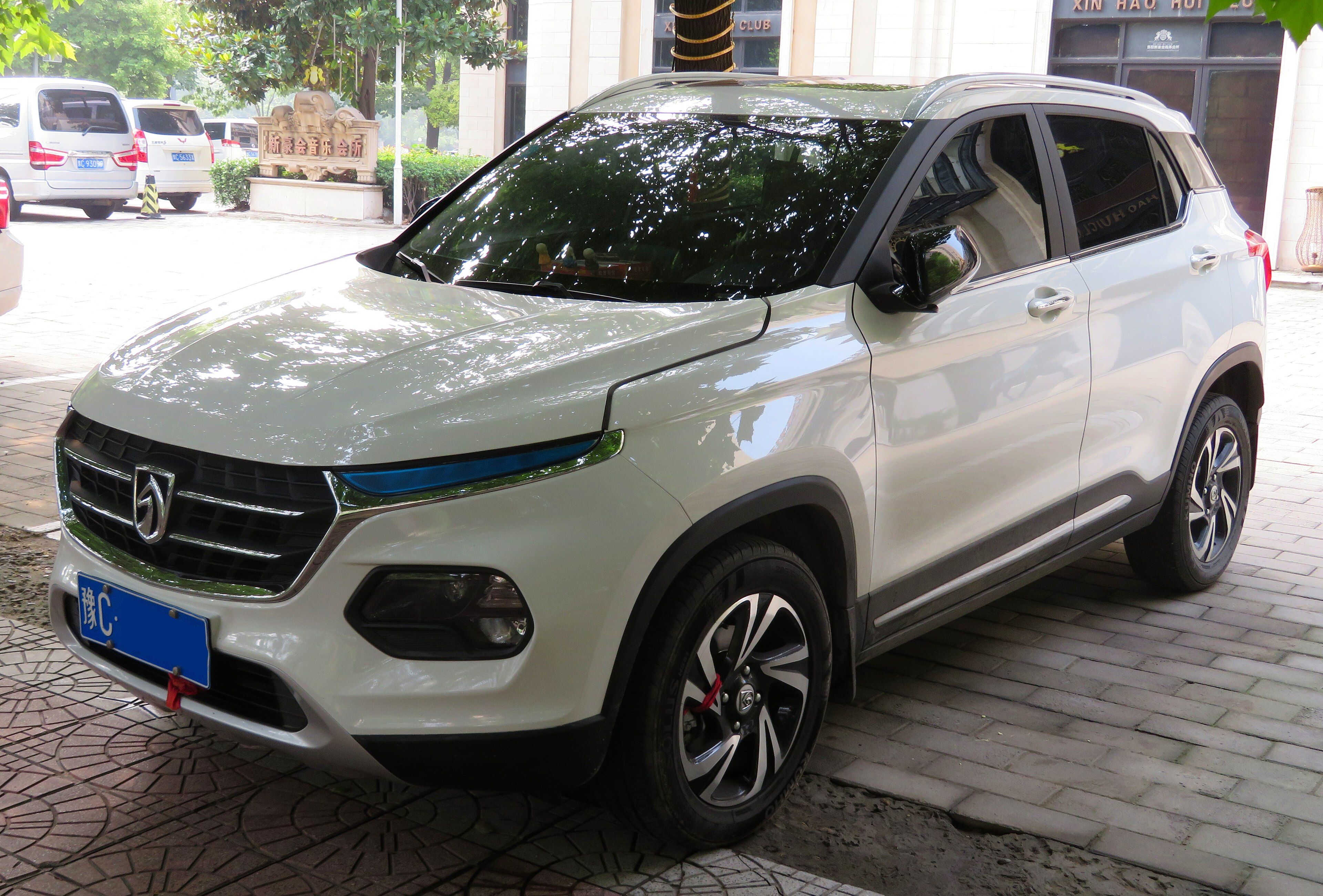 2018 Baojun 510 1.5L subcompact SUV, front three-quarter view