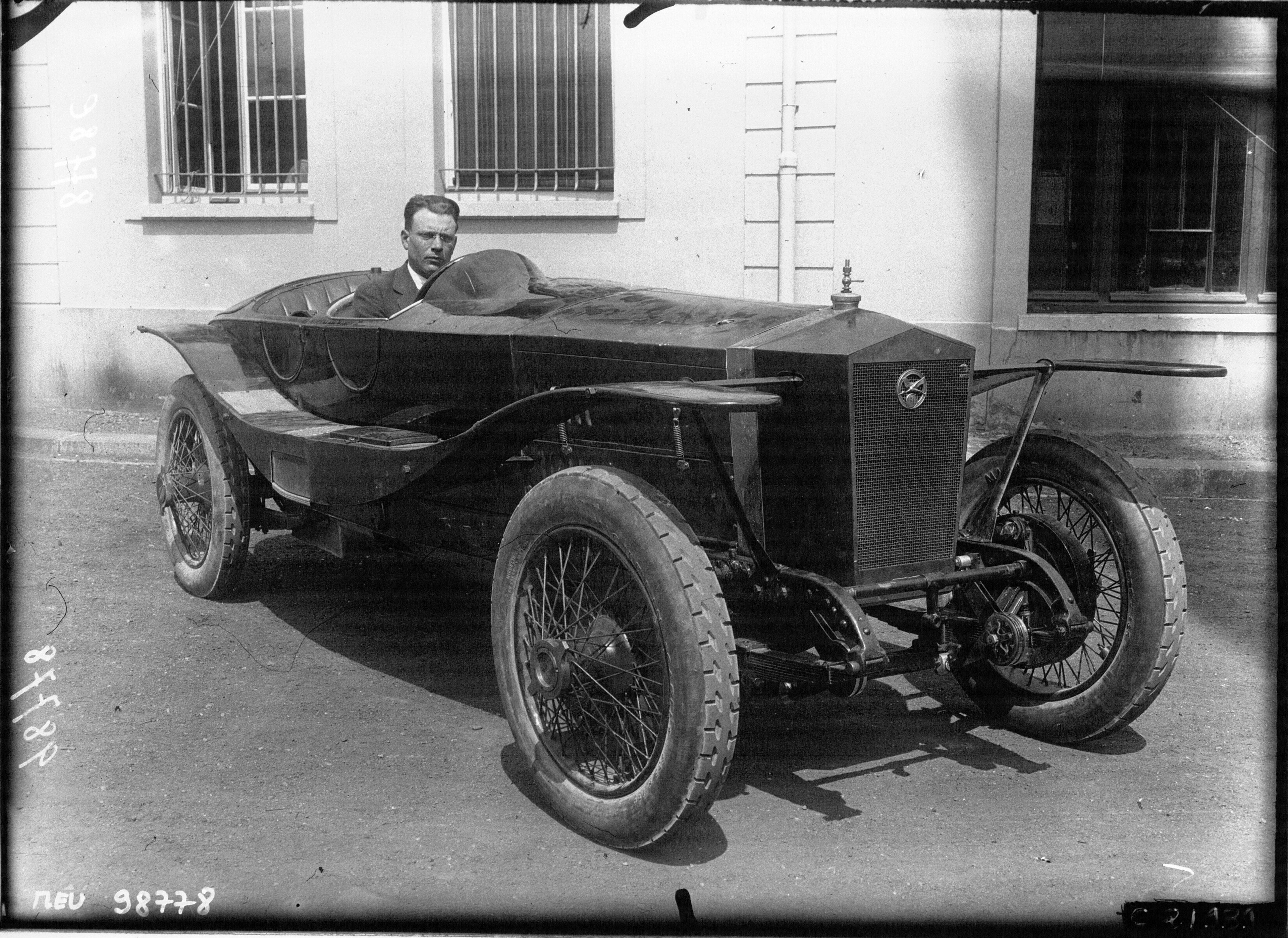 Bignan Sport boat-tailed two-seater at the Strasbourg circuit, front three-quarter view