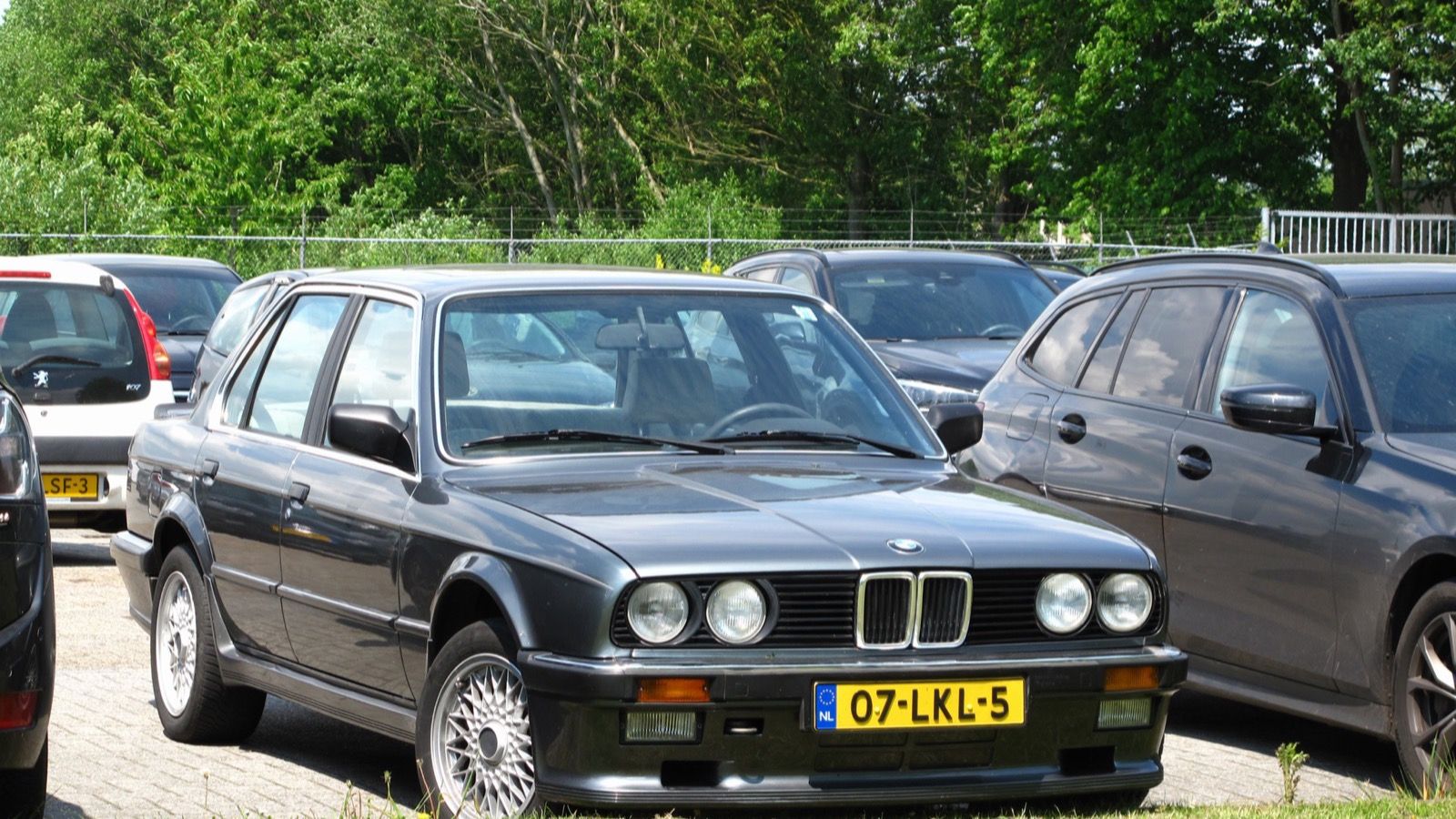 1985 BMW 3 Series (E30, second generation) — 323i, front three-quarter view