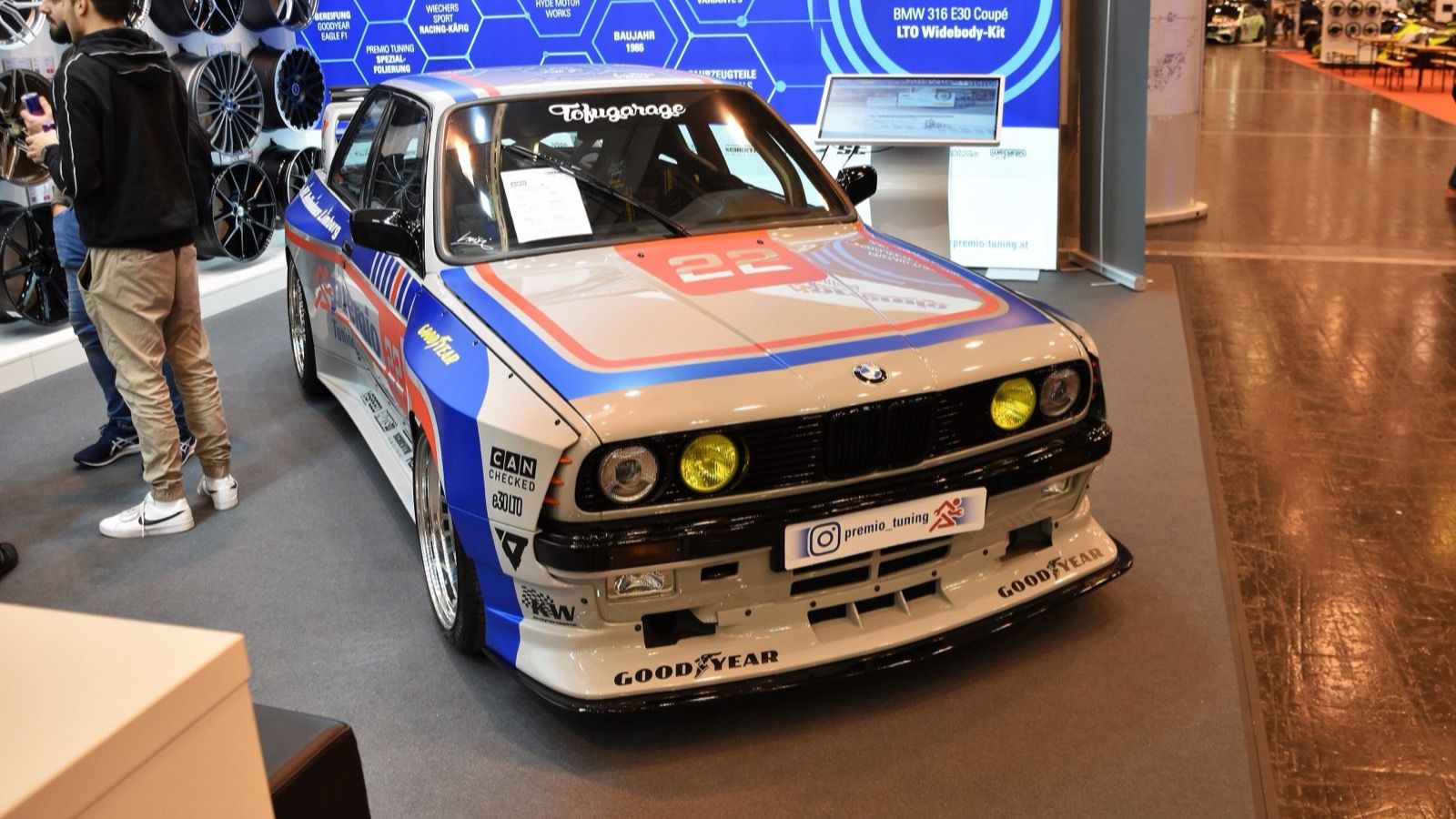 1986 BMW 3 Series (E30, second generation) — 316 coupe, front three-quarter view