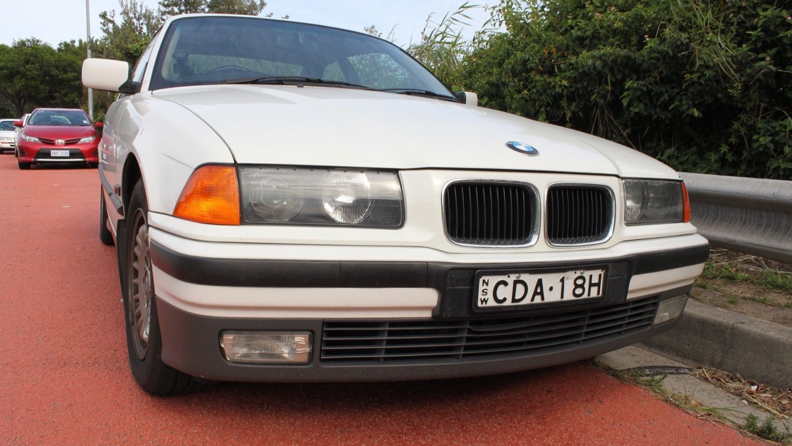 1994 BMW 3 Series (E36, third generation) — 318is coupe, front three-quarter view