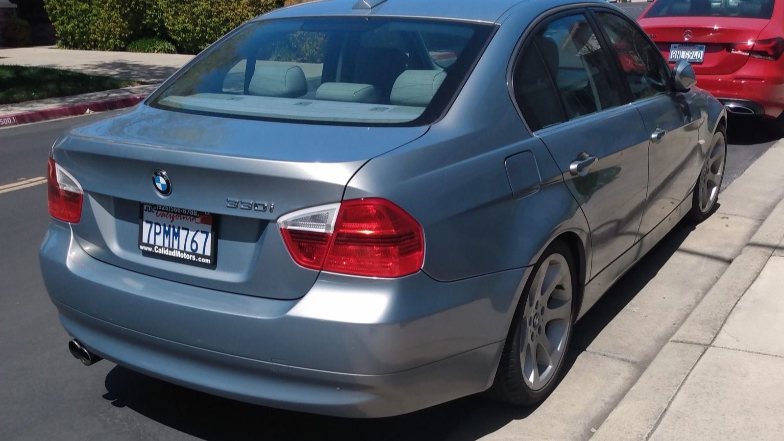 2007 BMW 330i E90 sedan, front three-quarter view