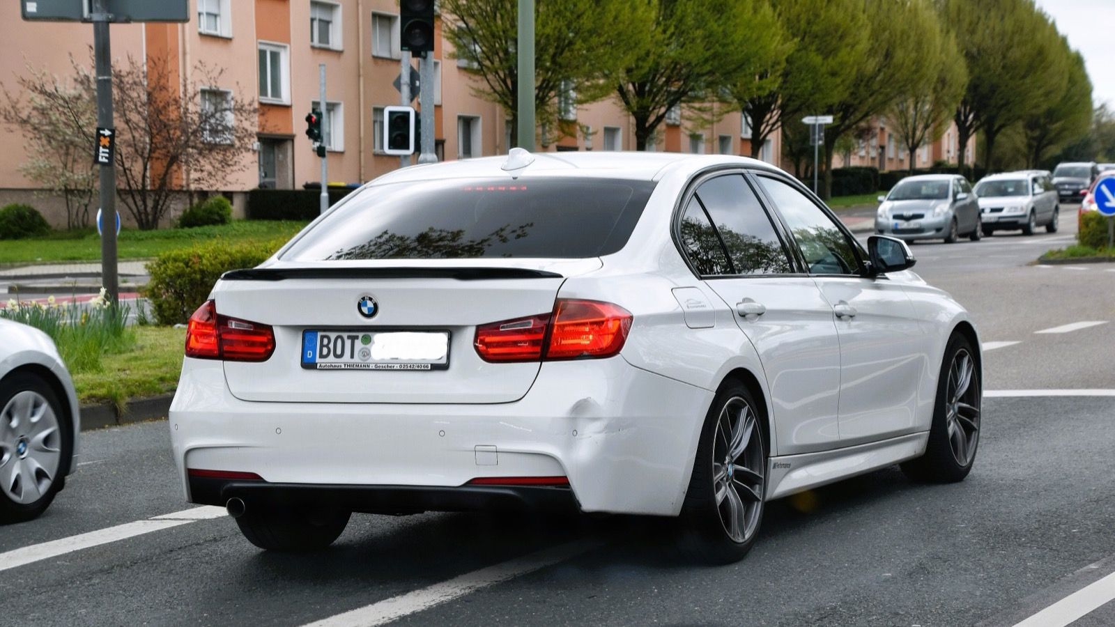 2017 BMW 320d F30 sedan, front three-quarter view