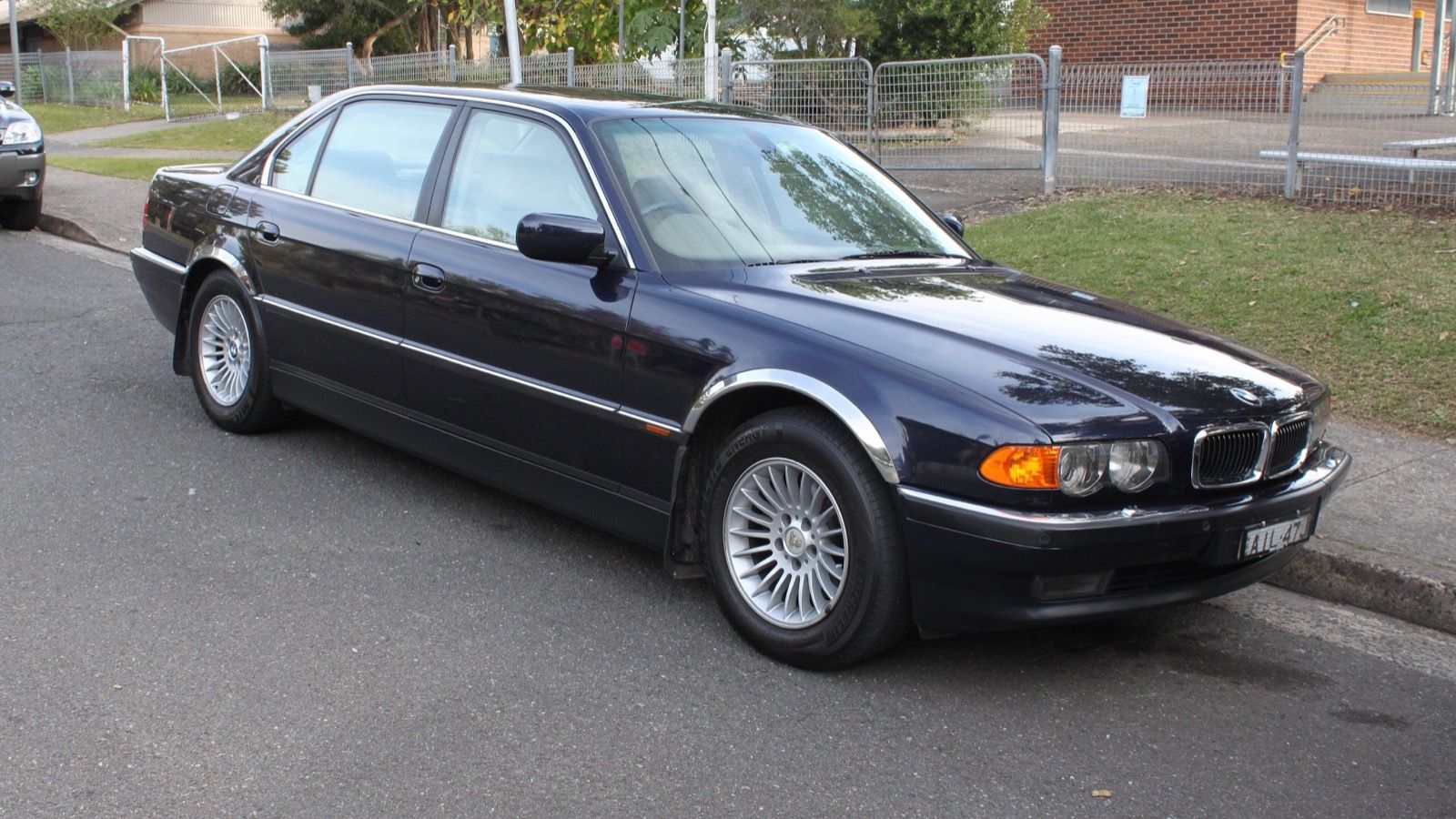 Dark blue 2000 BMW 740iL (E38) long-wheelbase sedan, front three-quarter view