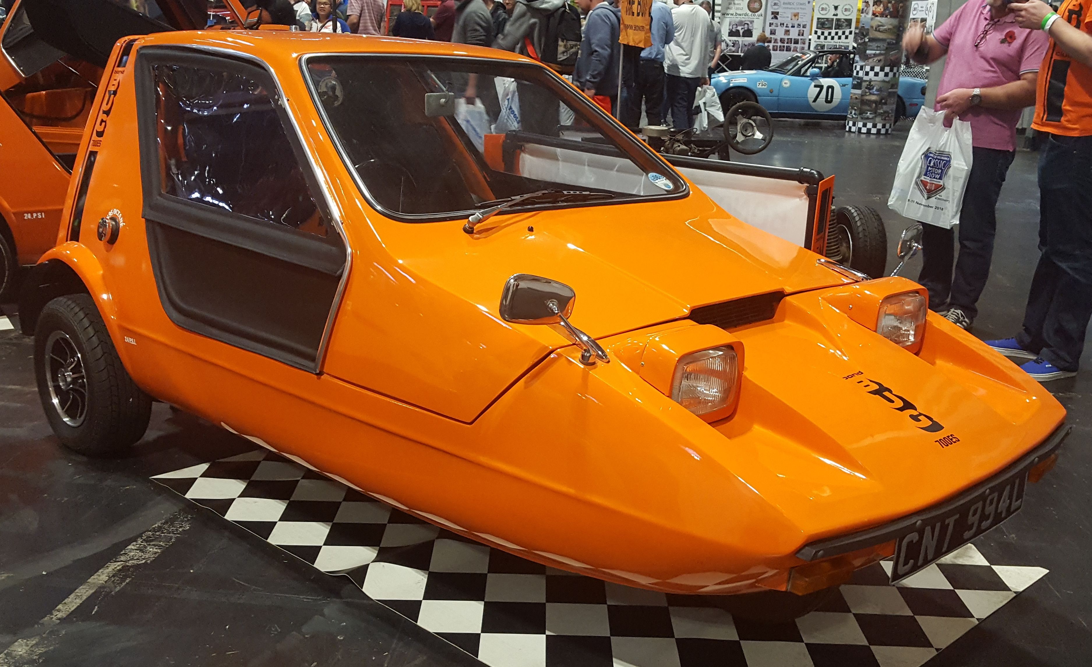 1972 Bond Bug 700ES wedge-shaped three-wheeler, front three-quarter view