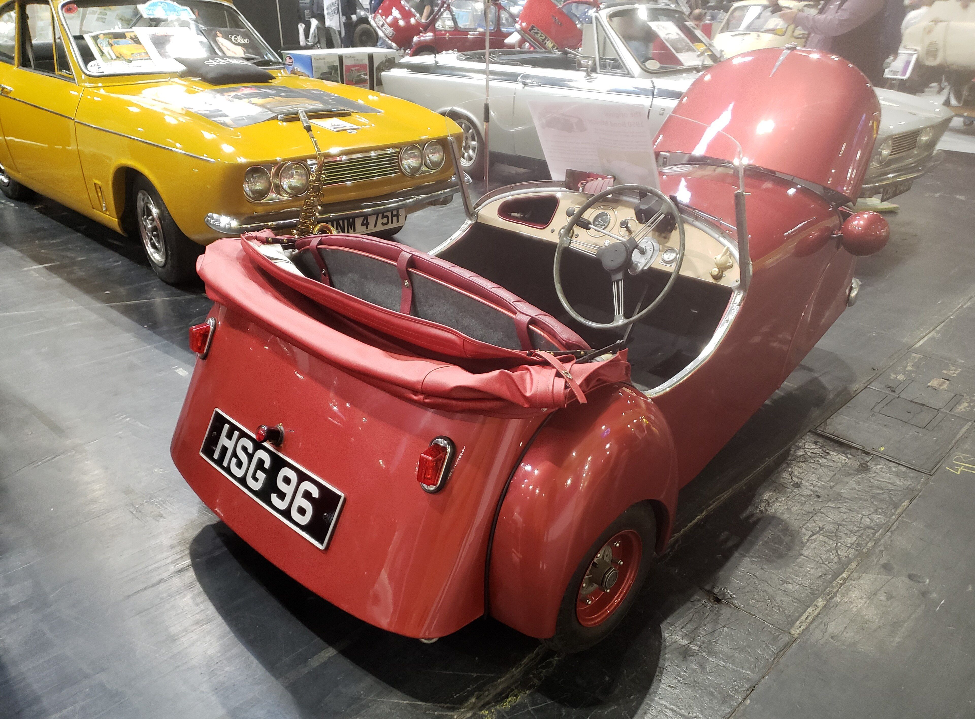 1950 Bond Minicar three-wheeler tourer, front three-quarter view