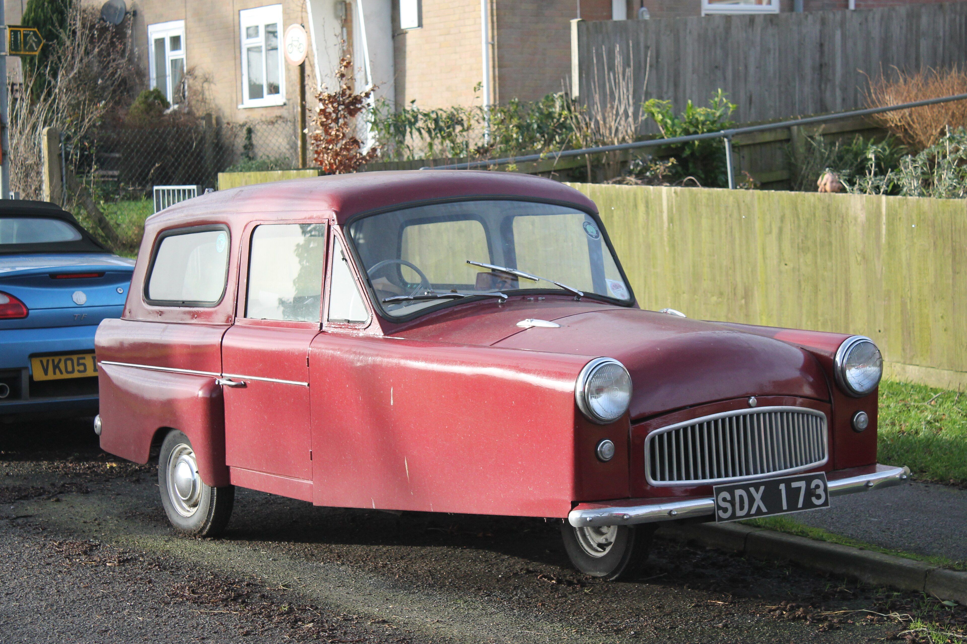 1963 Bond 250G three-wheeler, front three-quarter view