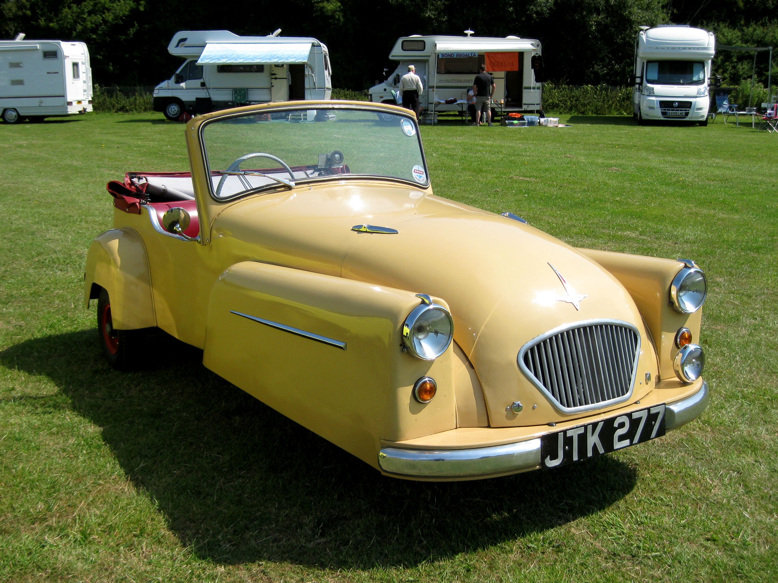 1956 Bond Minicar Mark C De Luxe Tourer three-wheeler, front three-quarter view