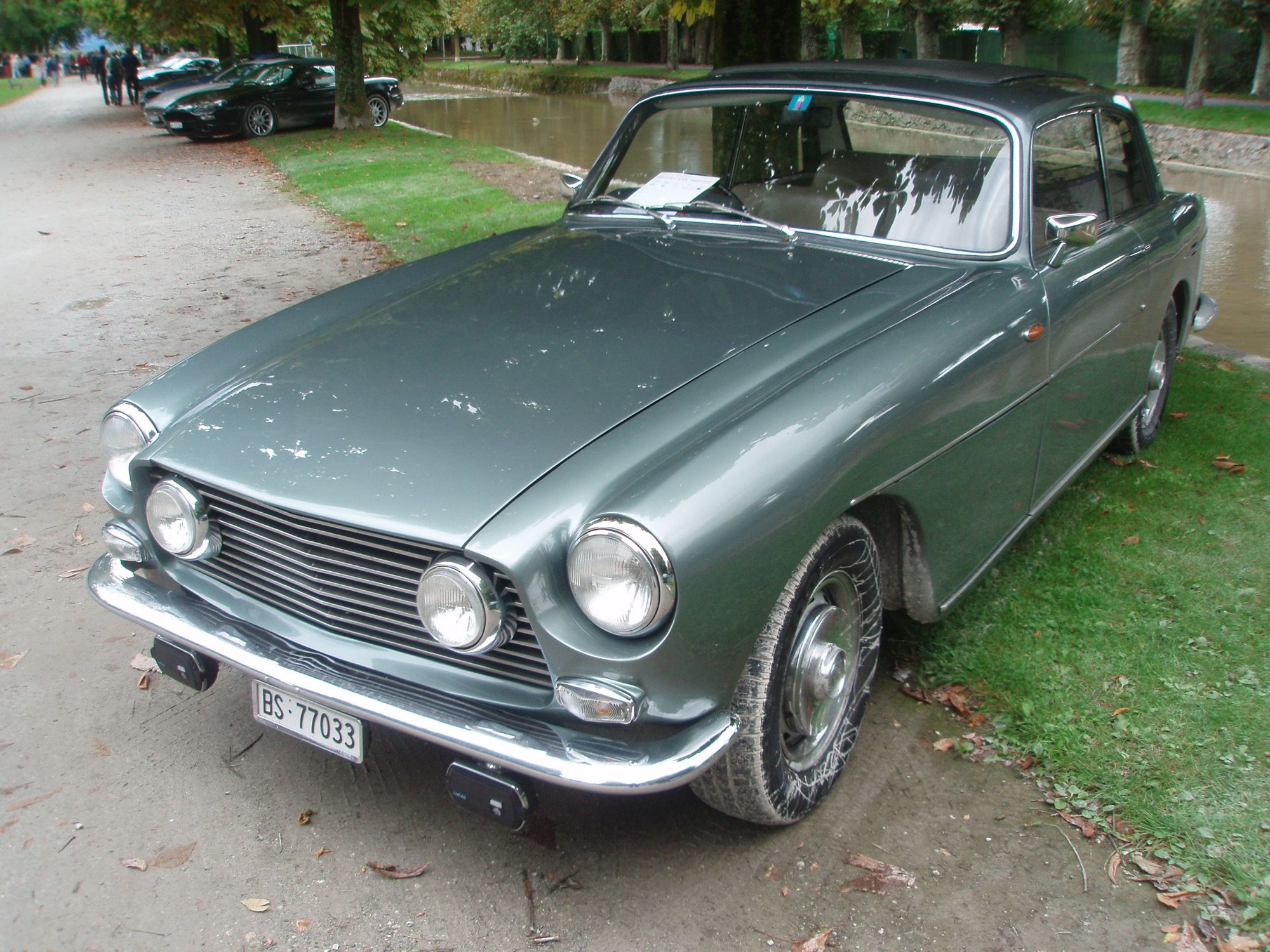 Grey 1969 Bristol 411 Series 1 saloon, front-left three-quarter view