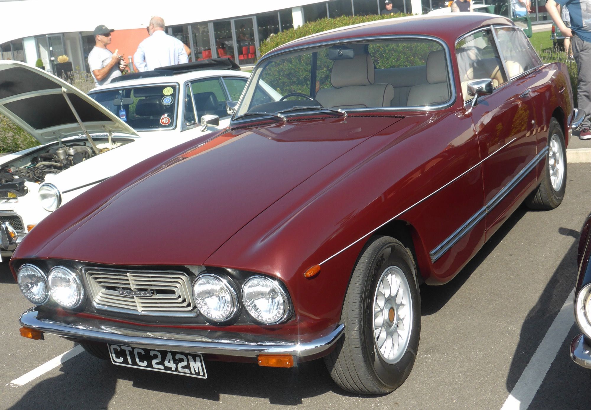 Maroon 1974 Bristol 411 Series 3 saloon, front three-quarter view