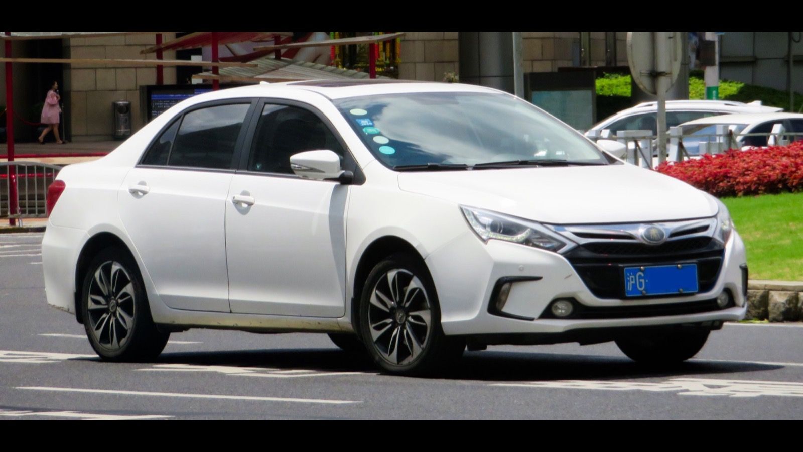 2015 BYD Qin sedan, front three-quarter view