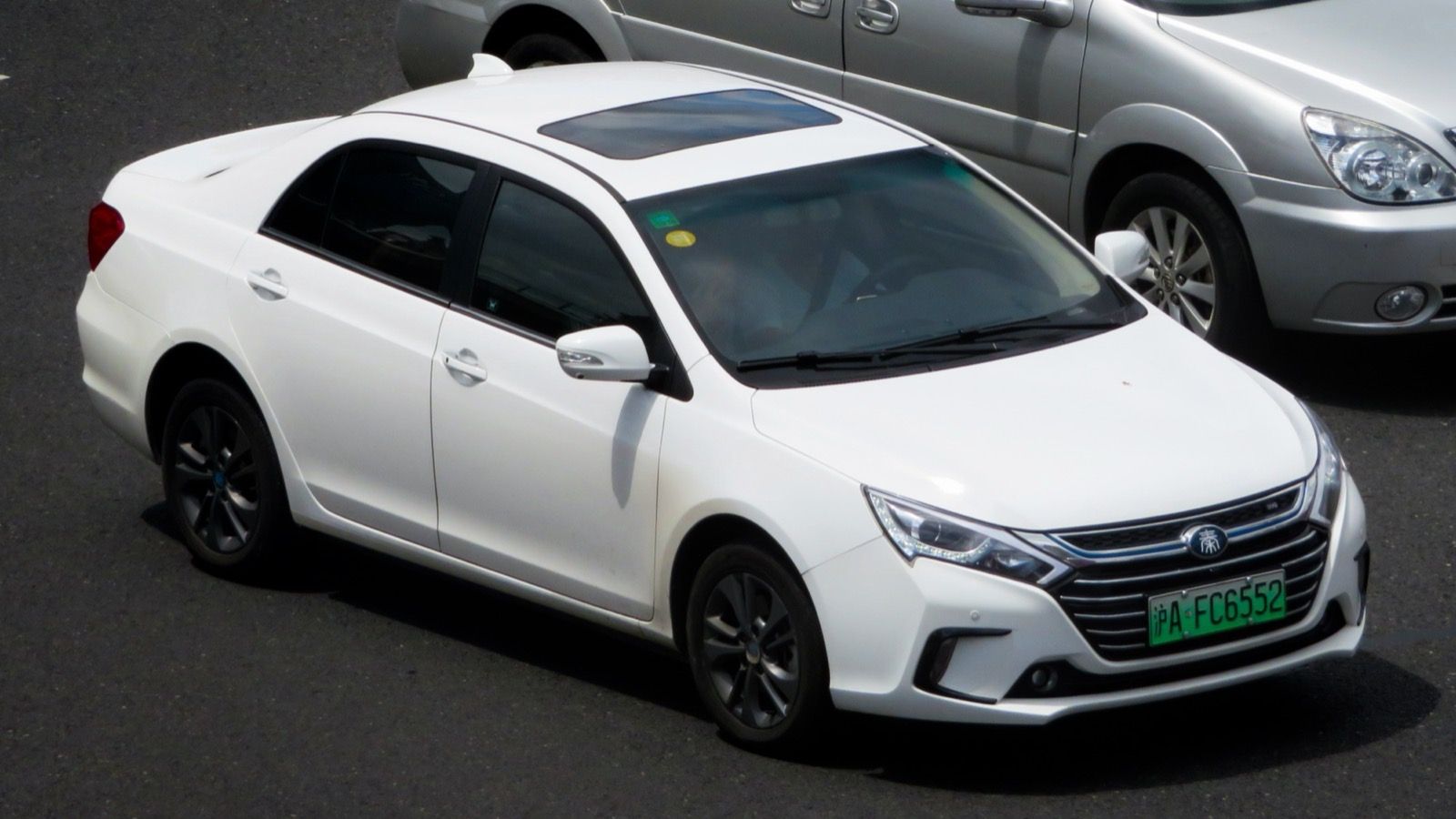 2018 BYD Qin facelift sedan, front three-quarter view