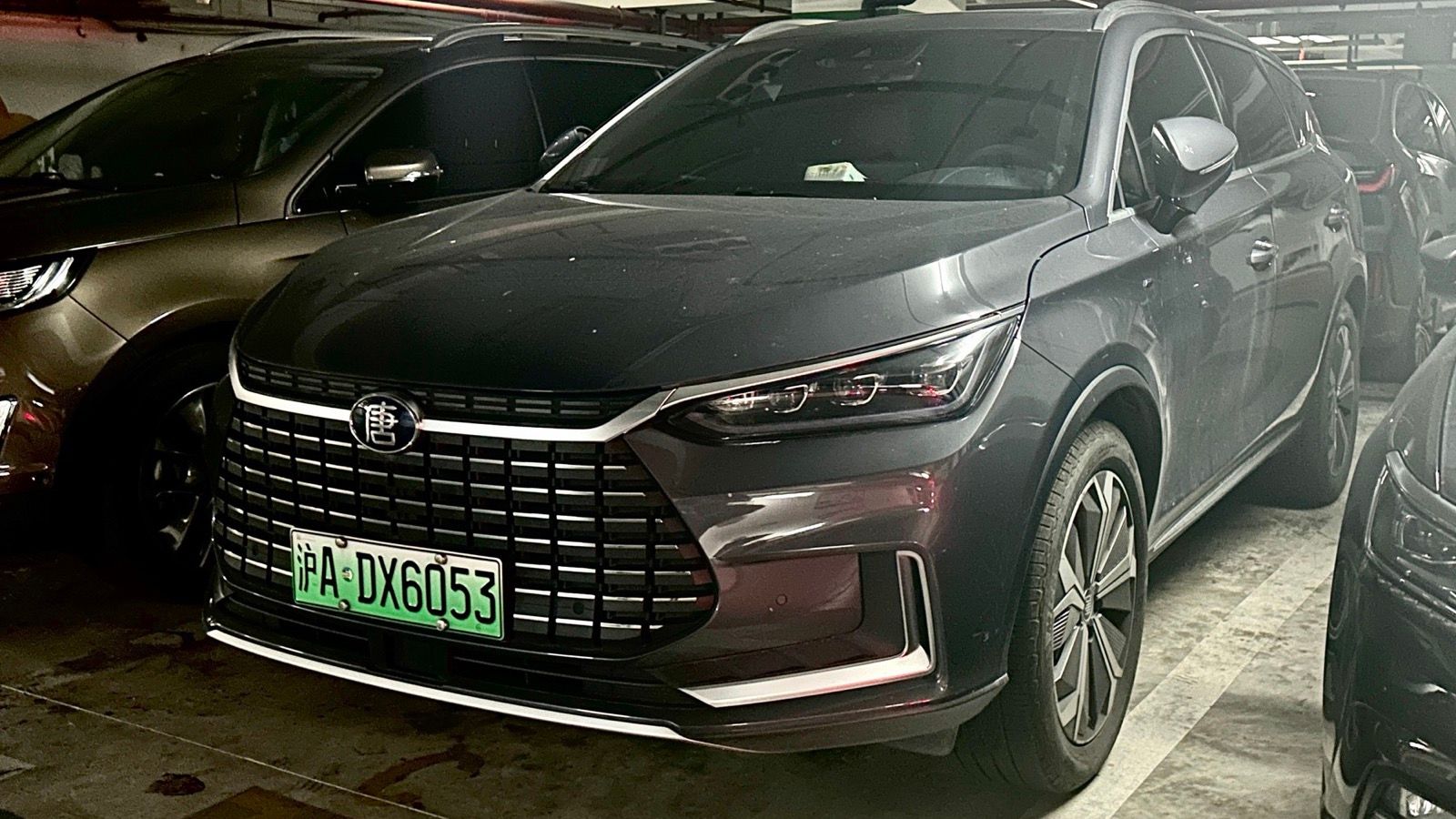 2021 BYD Tang II EV facelift SUV, front three-quarter view