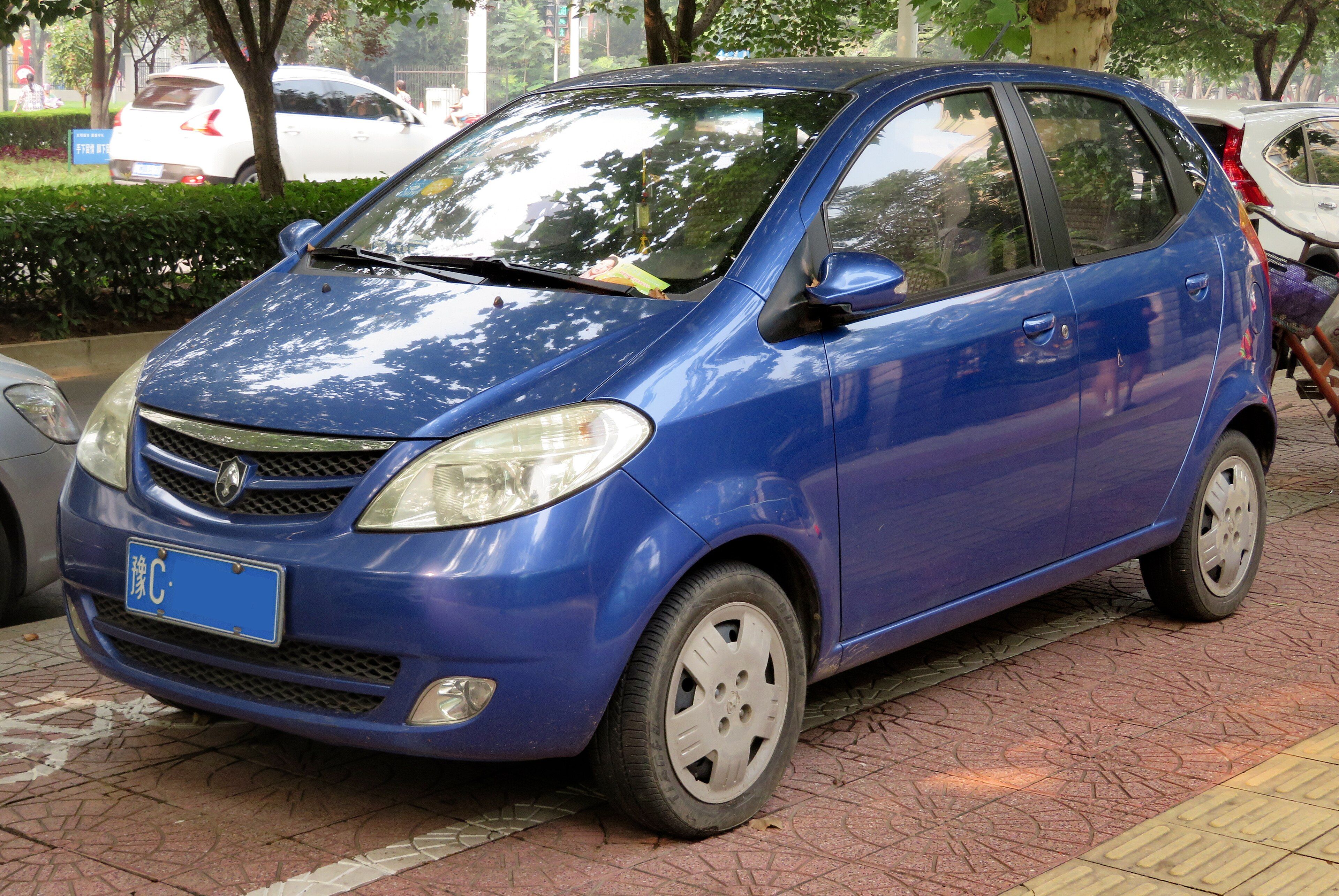 2009 Changan BenBen city hatchback, front three-quarter view