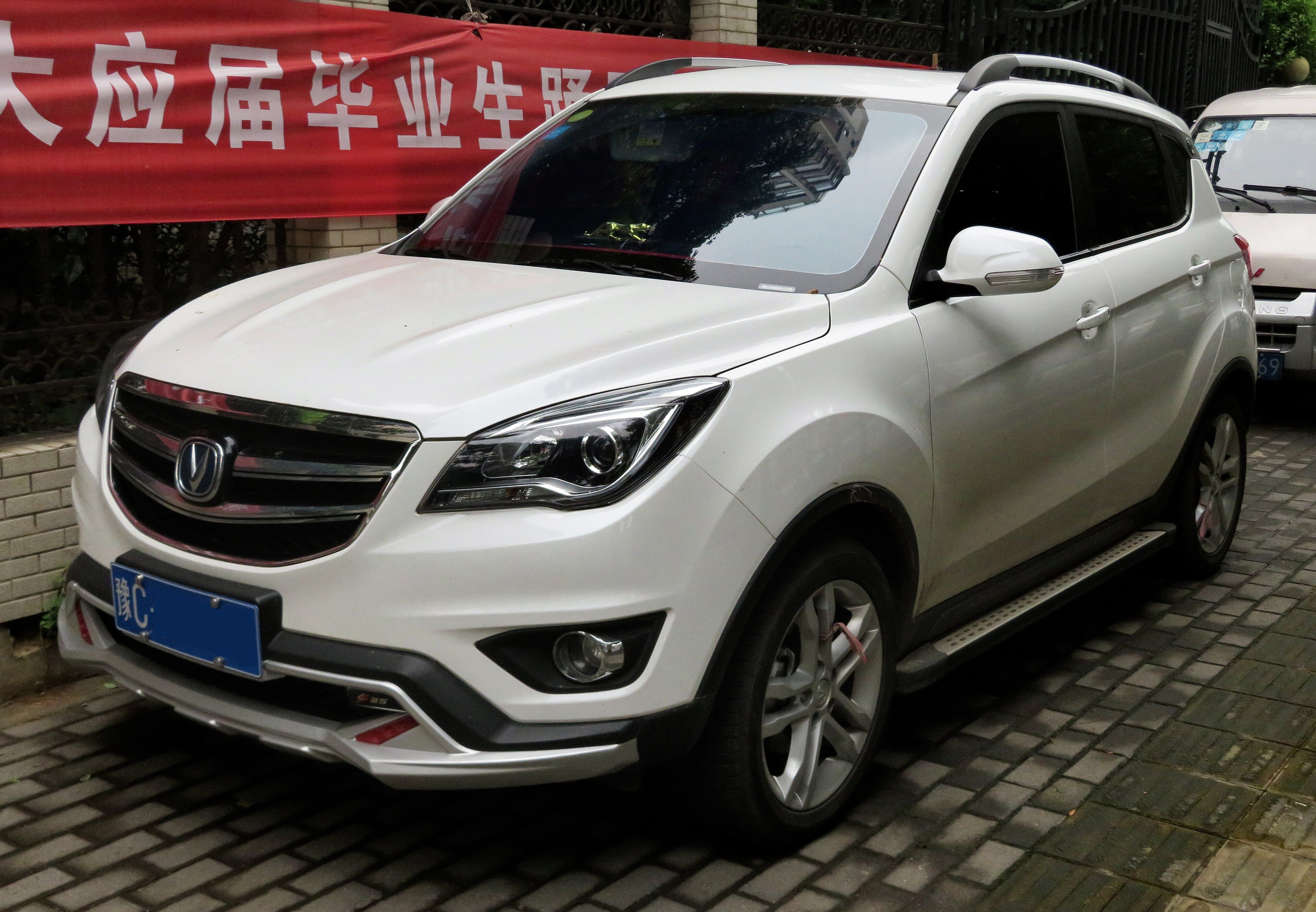 2017 Changan CS35 facelift subcompact SUV, front three-quarter view