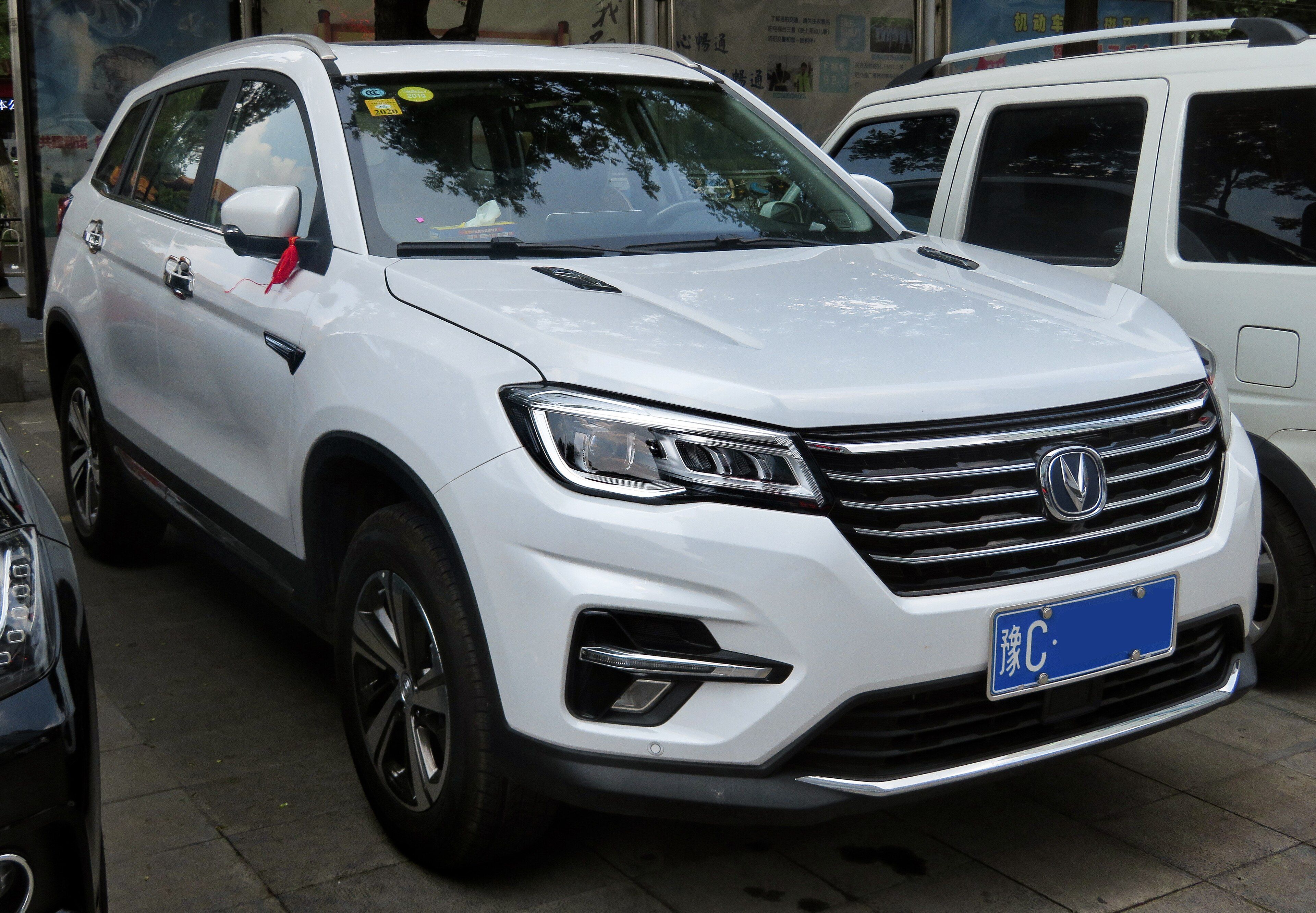 2018 Changan CS75 facelift compact SUV, front three-quarter view