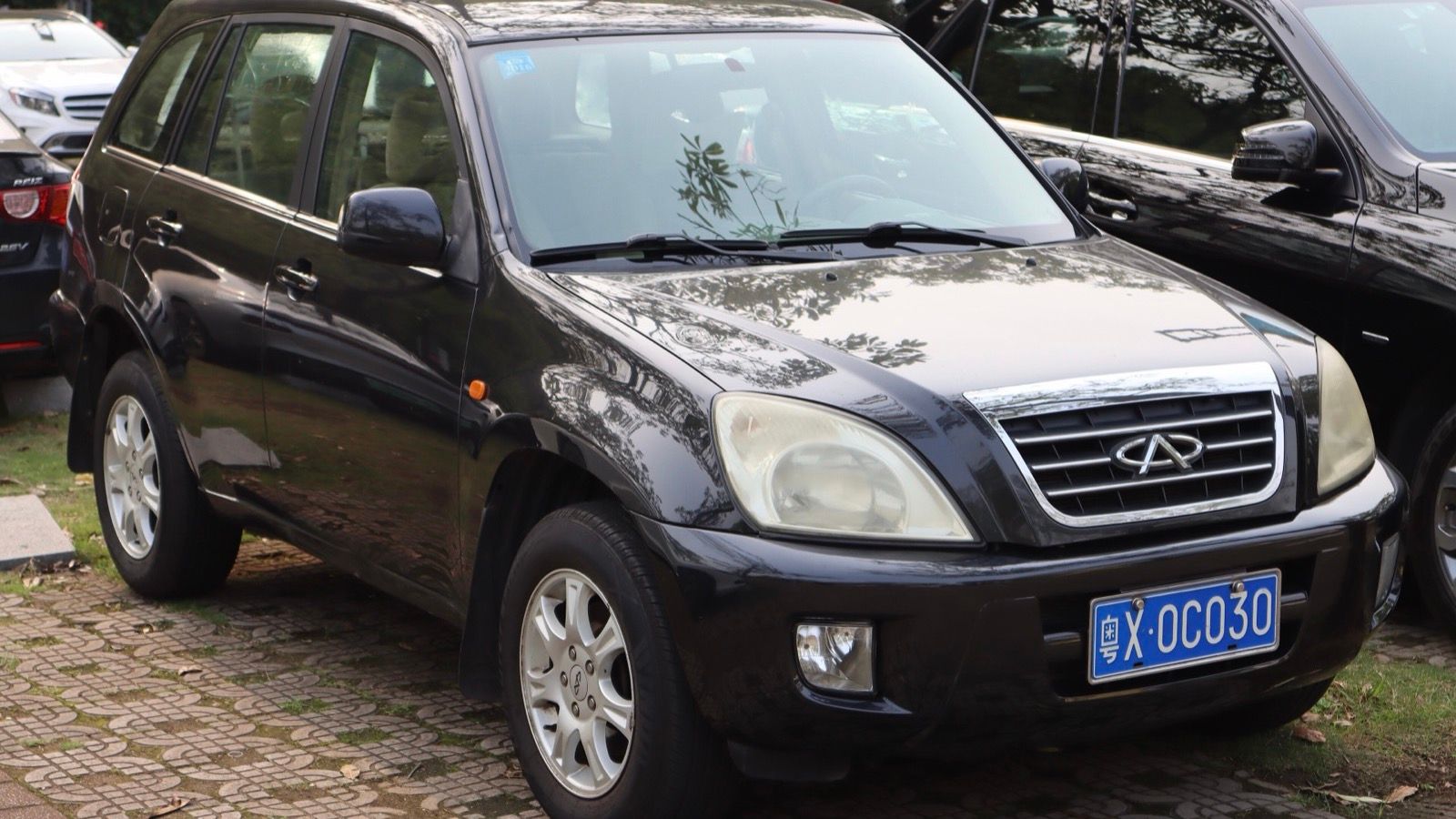 Black 2005 Chery Tiggo compact SUV, front three-quarter view