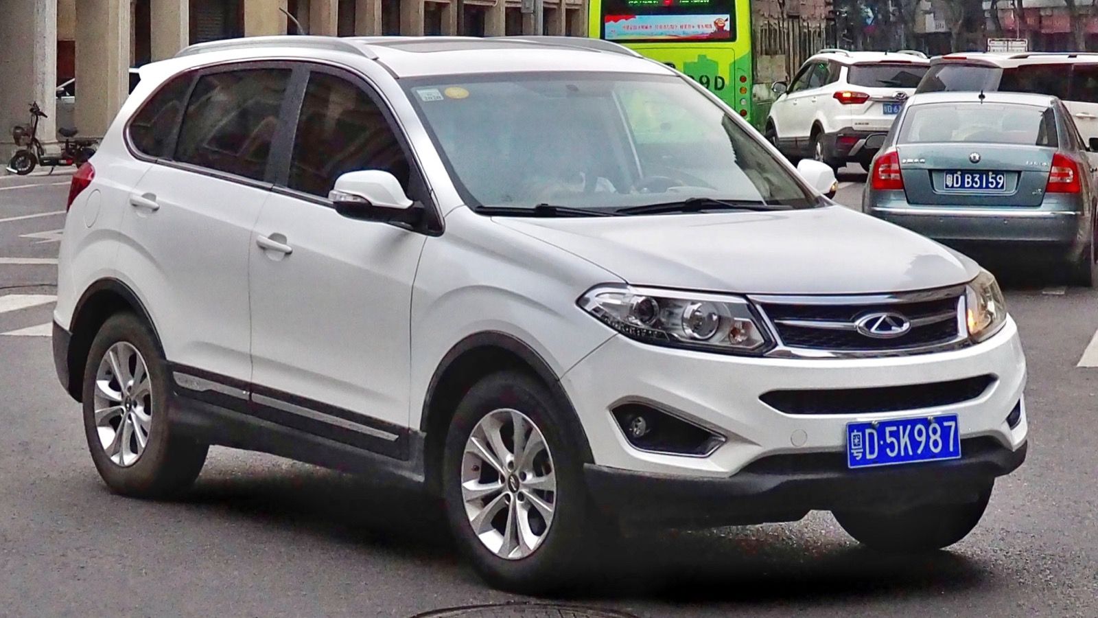 White 2013 Chery Tiggo 5 SUV, front three-quarter view