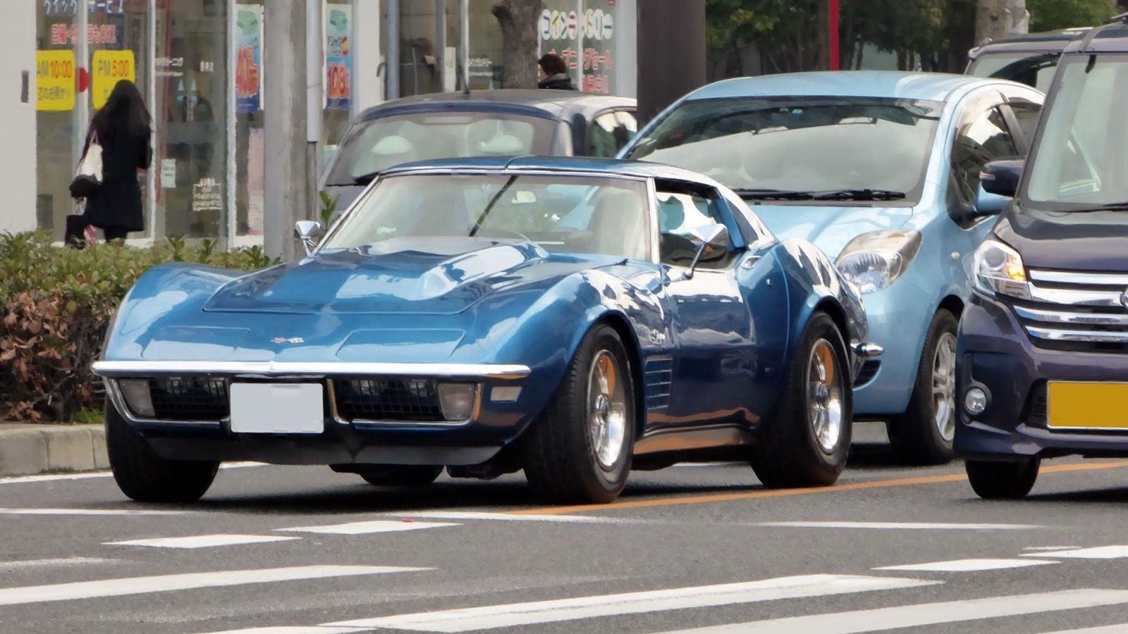 1971 Chevrolet Corvette Stingray, C3 third generation — blue coupe, front three-quarter view