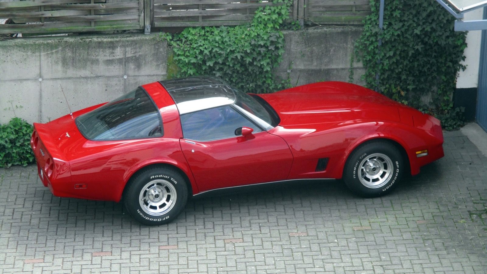 1980 Chevrolet Corvette, C3 third generation — red coupe, left side profile