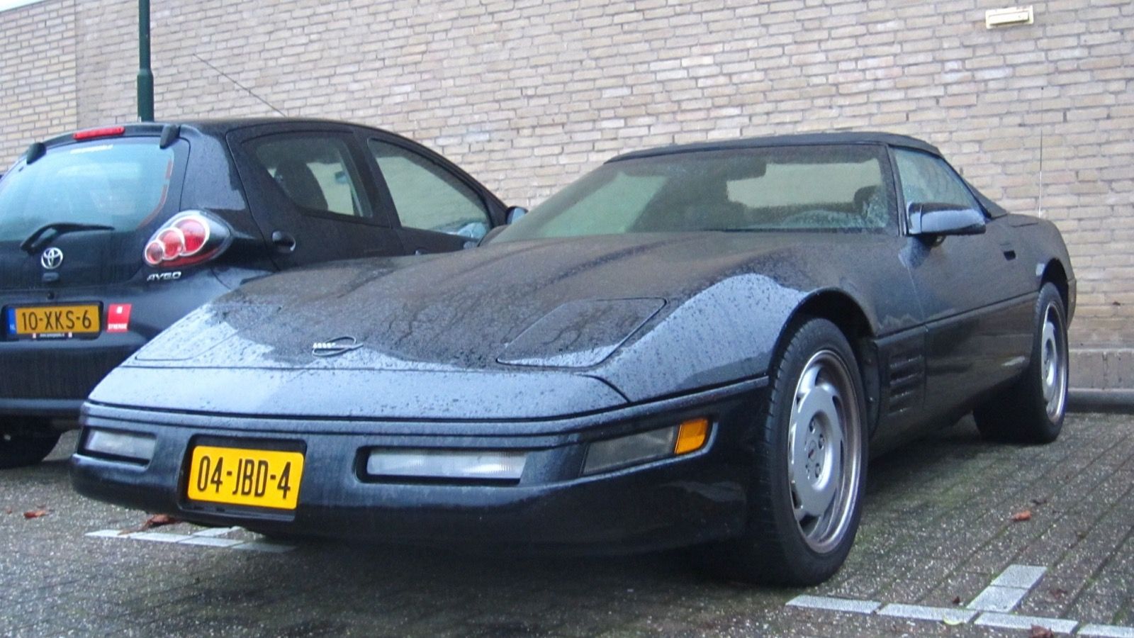 1991 Chevrolet Corvette, C4 fourth generation — dark blue coupe with facelift front, front three-quarter view