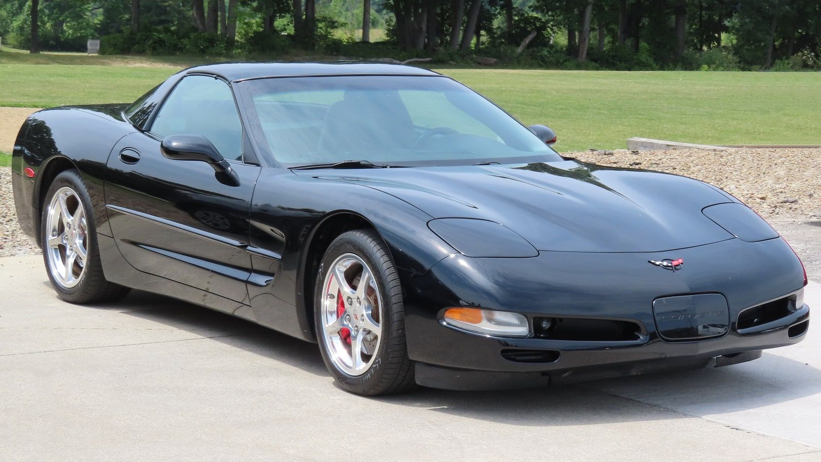 2004 Chevrolet Corvette — C5 coupe, front three-quarter view