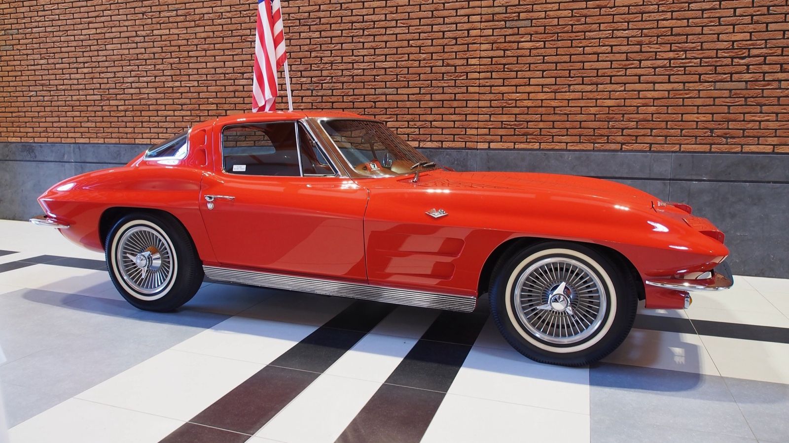 1963 Chevrolet Corvette Sting Ray, C2 second generation — red split-window coupe, side view