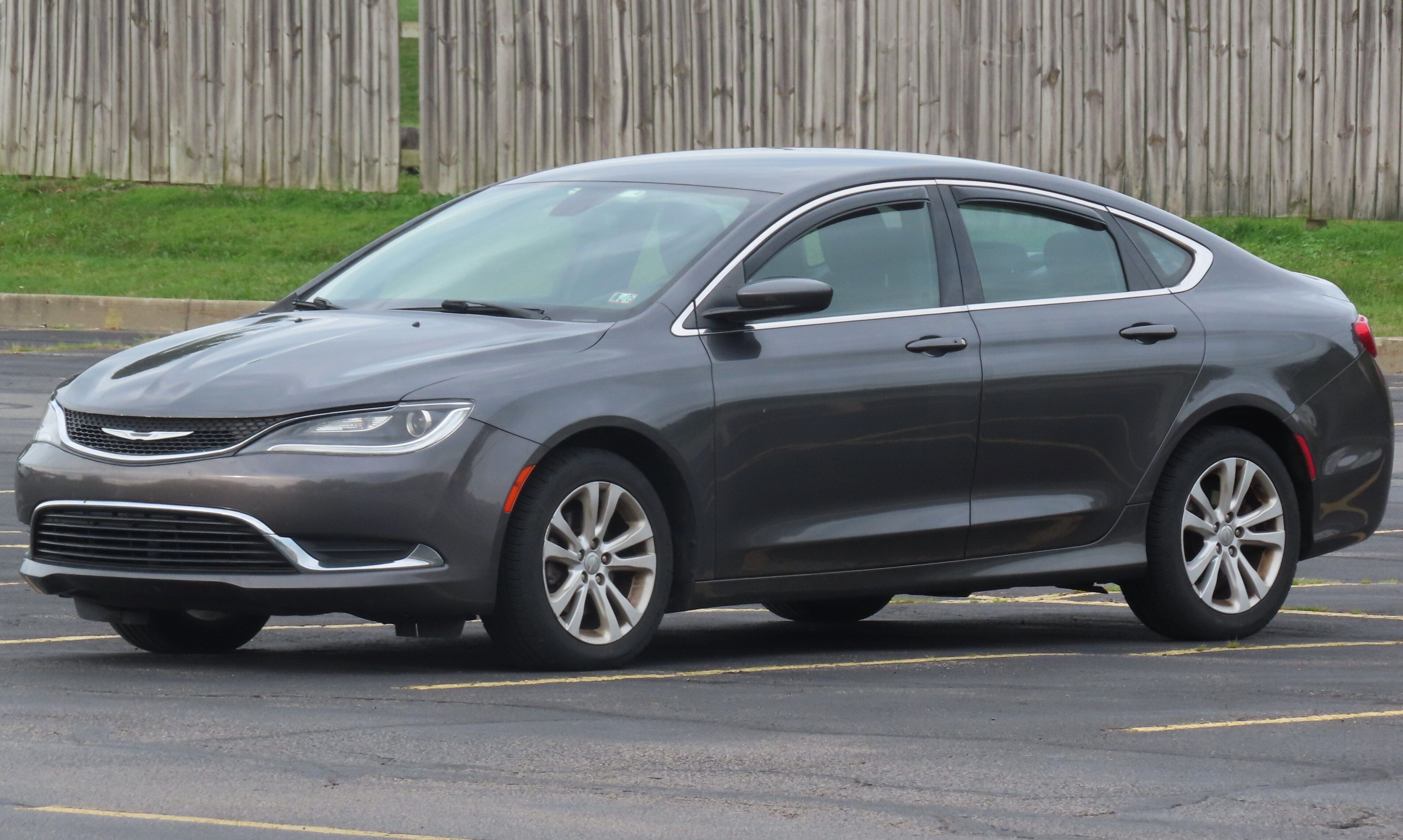 Dark grey 2015 Chrysler 200 Limited sedan, front three-quarter view