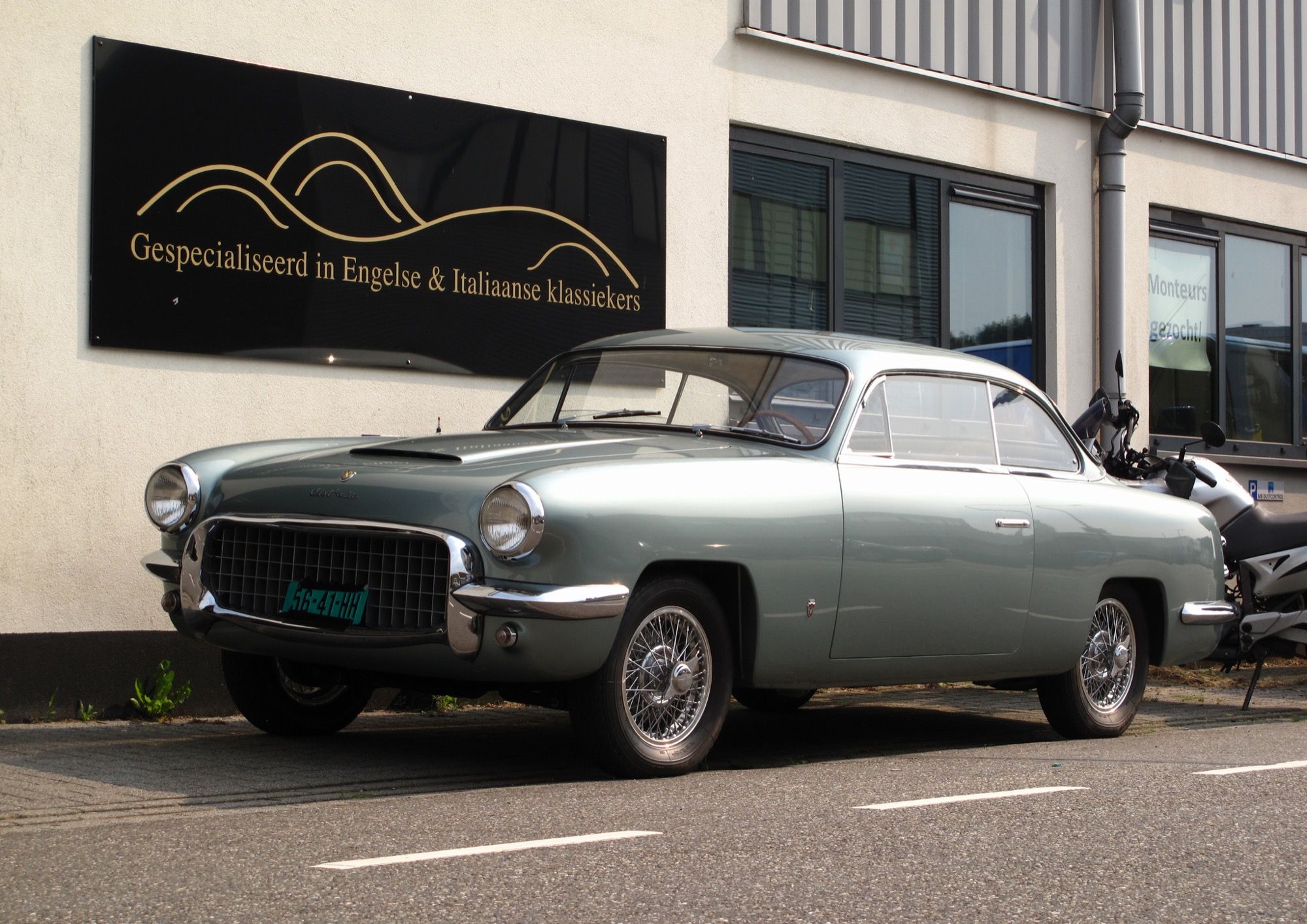 Green Cisitalia 505 DF Ghia coupe, front three-quarter view
