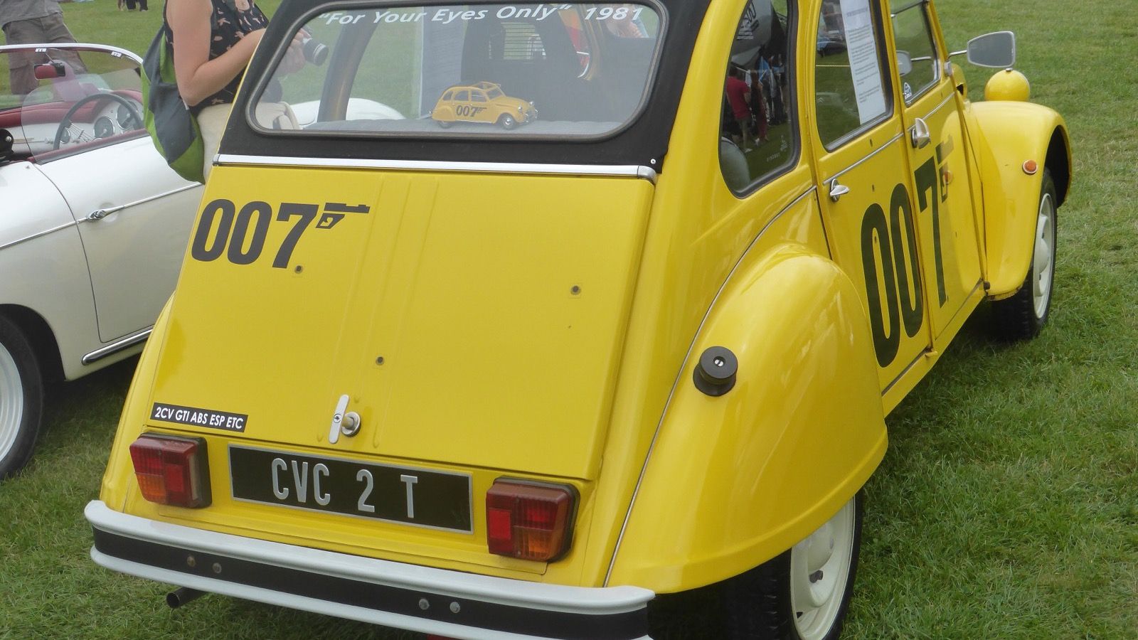 1987 Citroën 2CV, front three-quarter view