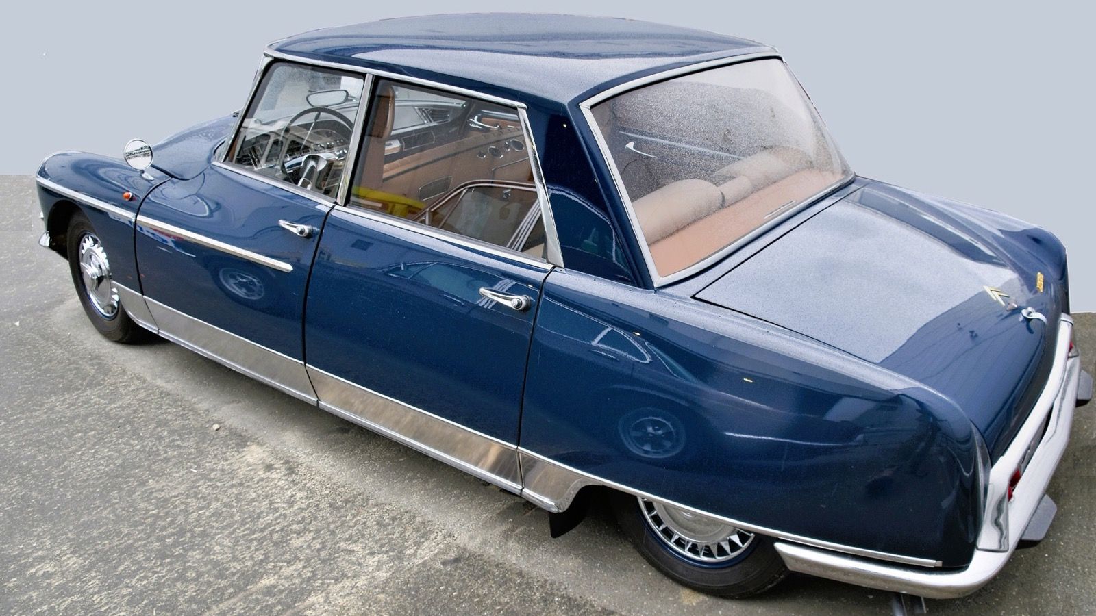 Dark blue 1966 Citroën DS 21 Majesty by Chapron, rear three-quarter view