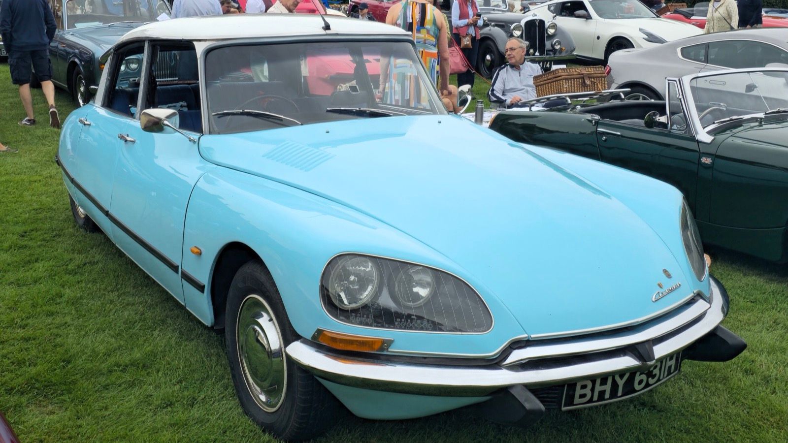 1970 Citroën DS 21 saloon, front three-quarter view