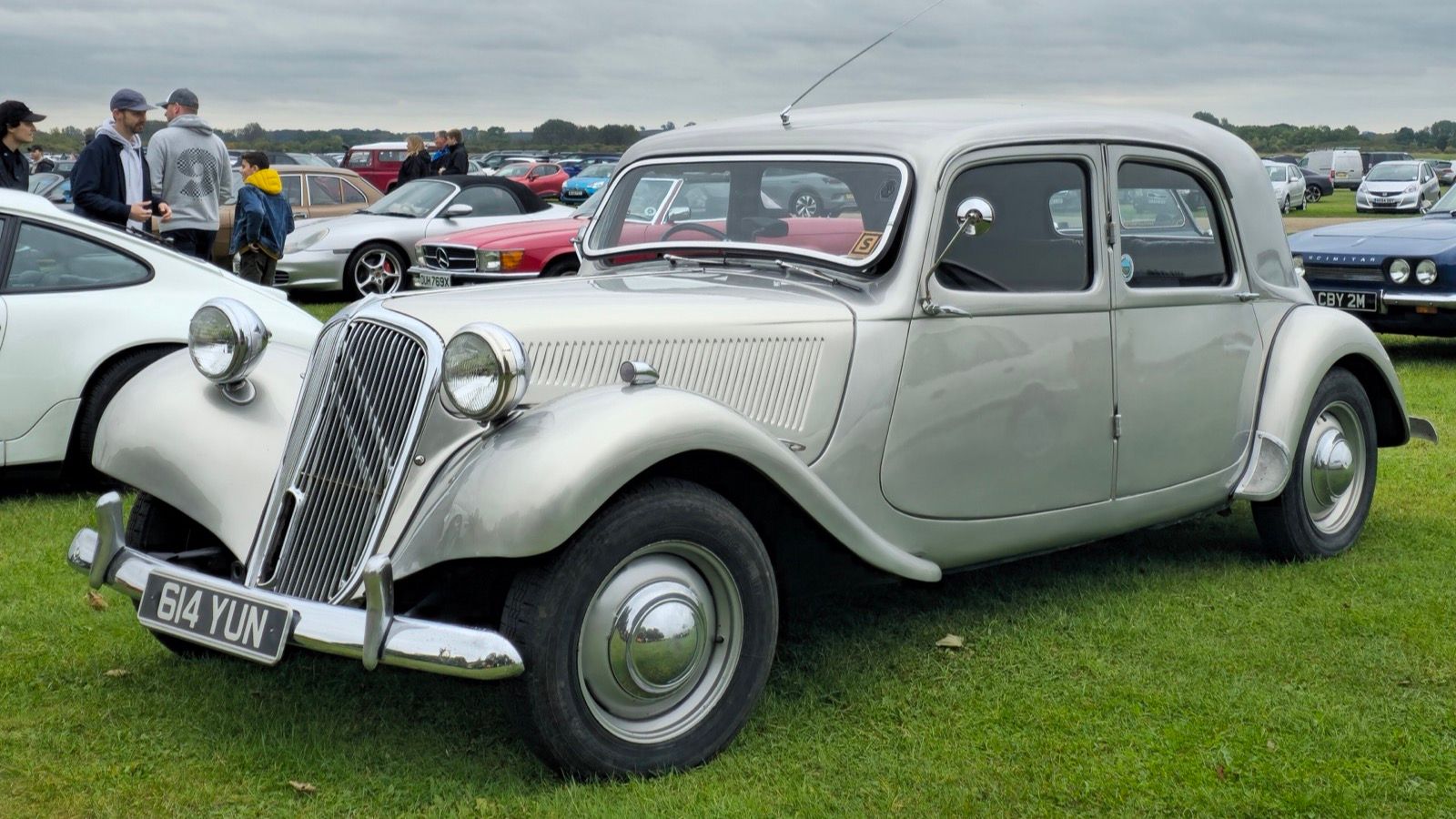 1953 Citroën Traction Avant saloon, front three-quarter view